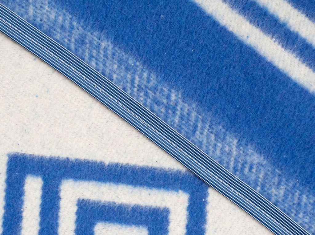 Одеяло байковое в канте 140*205 жаккард "Греция" цв. синий (Россия ВВТ)