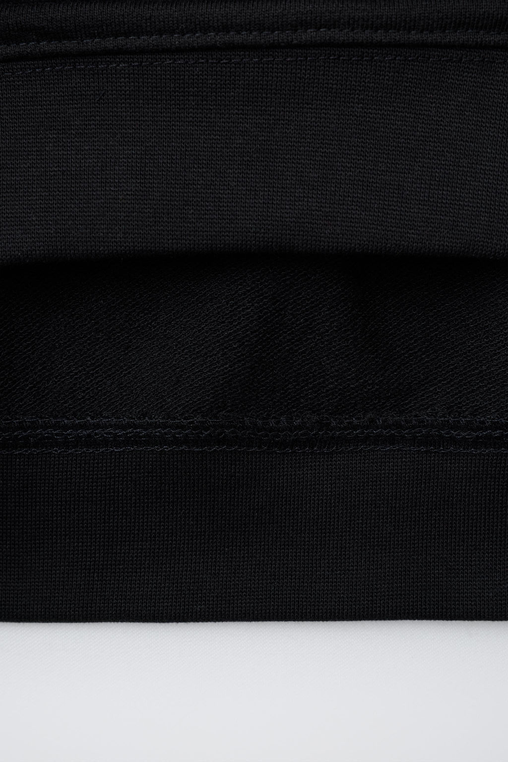 SUDADERA MANGA CORTA TEXTO RELIEVE / Negro - Zara фото 4