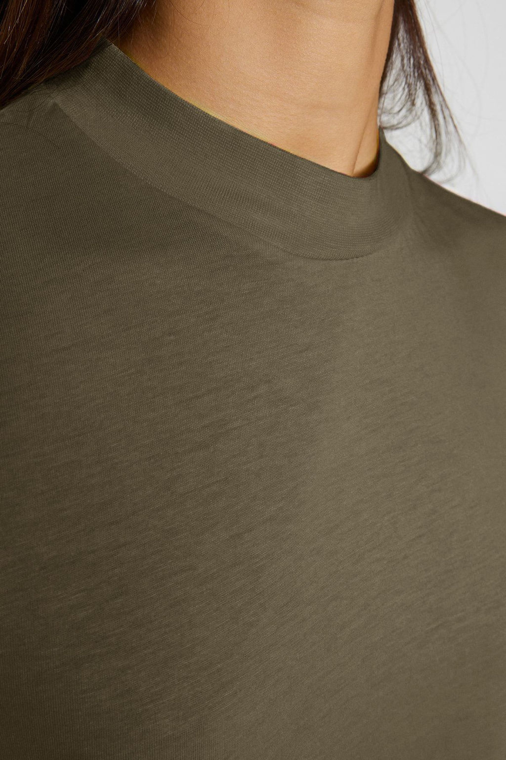 Koyu Haki %100 Pamuk Basic Regular/Normal Kal?p Dik Yaka Orme T-Shirt TWOAW20TS0096