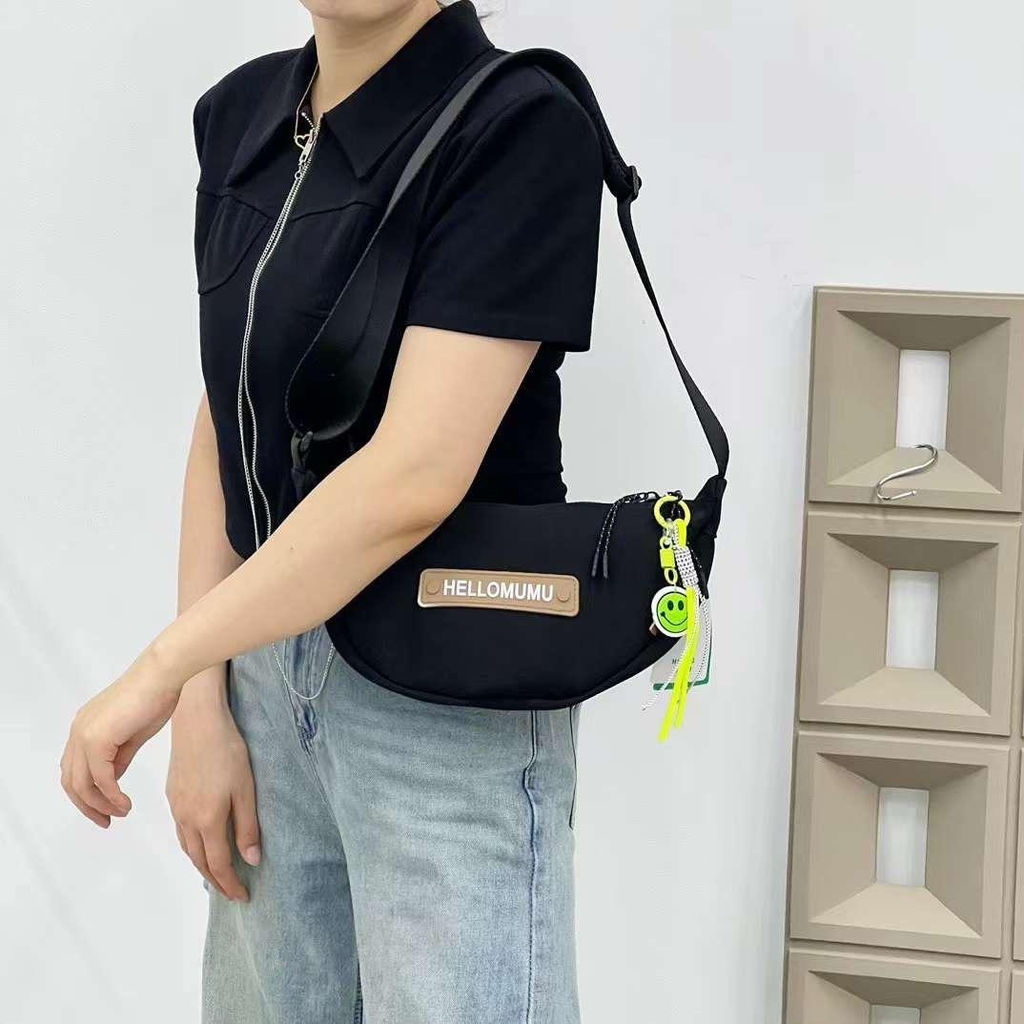Сумка бананка Hollomumu с брелком в ассортименте - Storyland фото 3