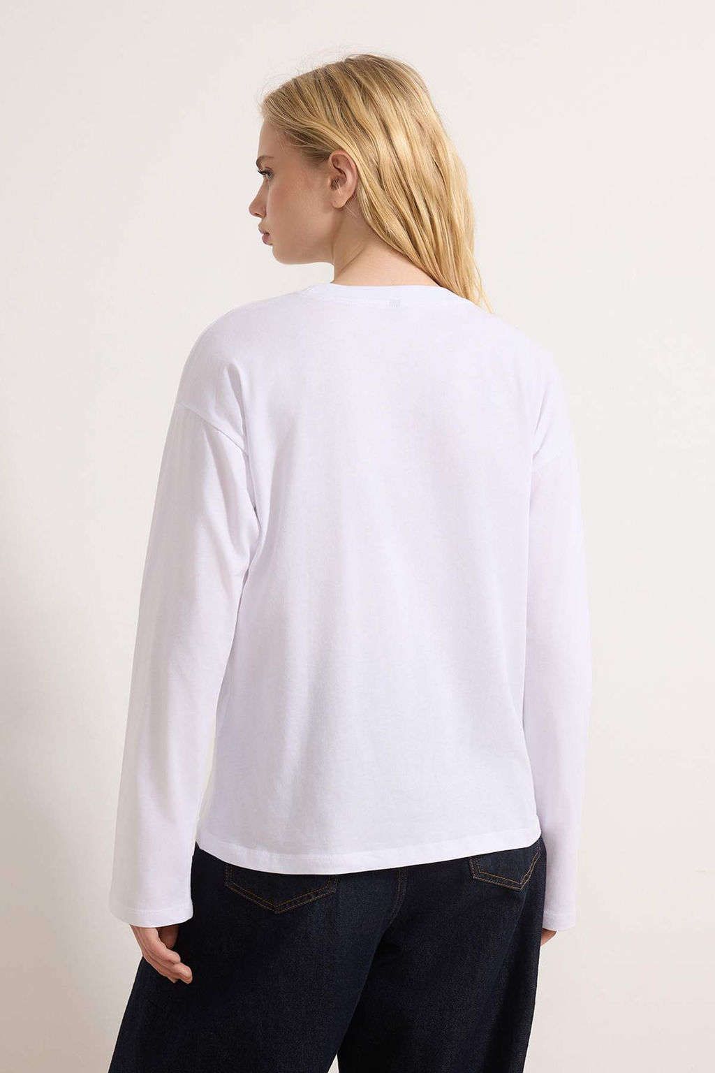 Beyaz %100 Kal?n Pamuklu Basic Bisiklet Yaka Oversize/Genis Kal?p Orme T-Shirt TWOAW24TS00013
