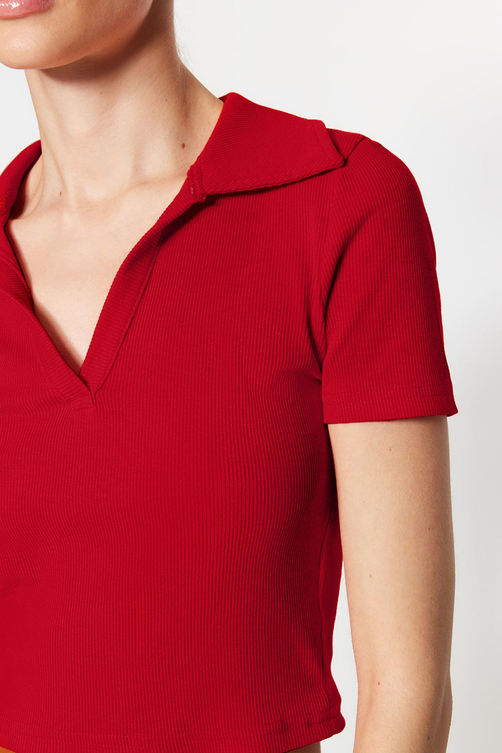 Trendyolmilla Siyah Fitted/Vucuda Oturan Crop Polo Yaka Fitilli Esnek Orme Bluz TWOSS21BZ0038  фото 46