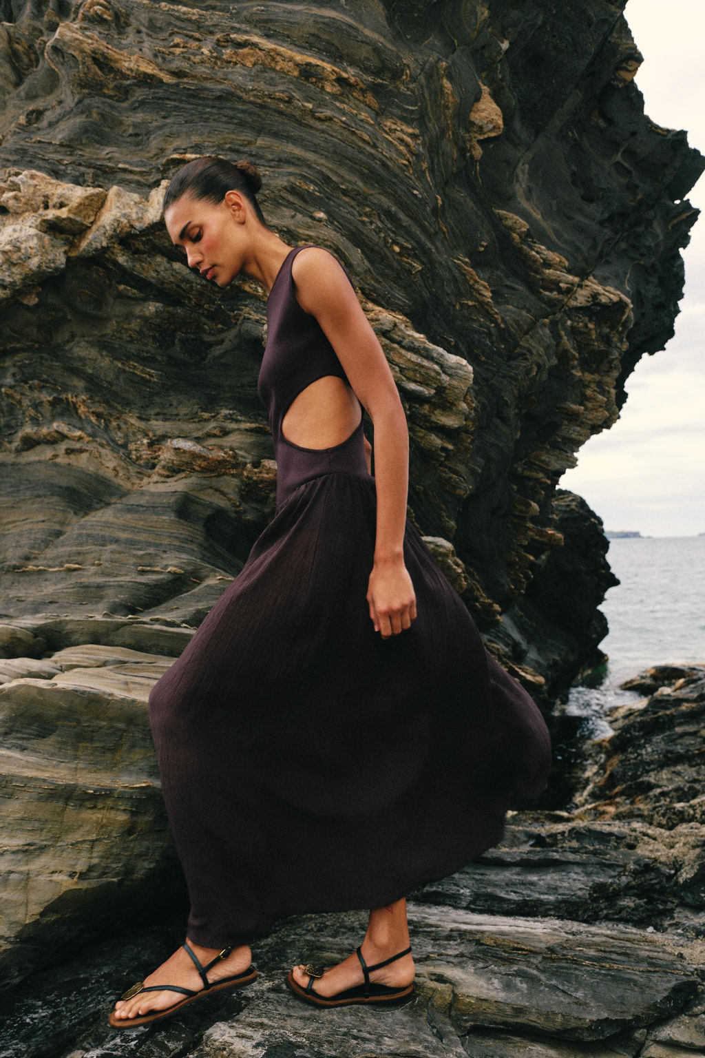 VESTIDO COMBINADO PUNTO CUT OUT / Marr?n - Zara фото 4