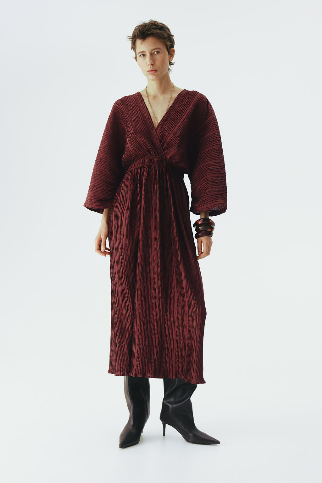 Vestido arrugado con escote en V - H&m фото 2