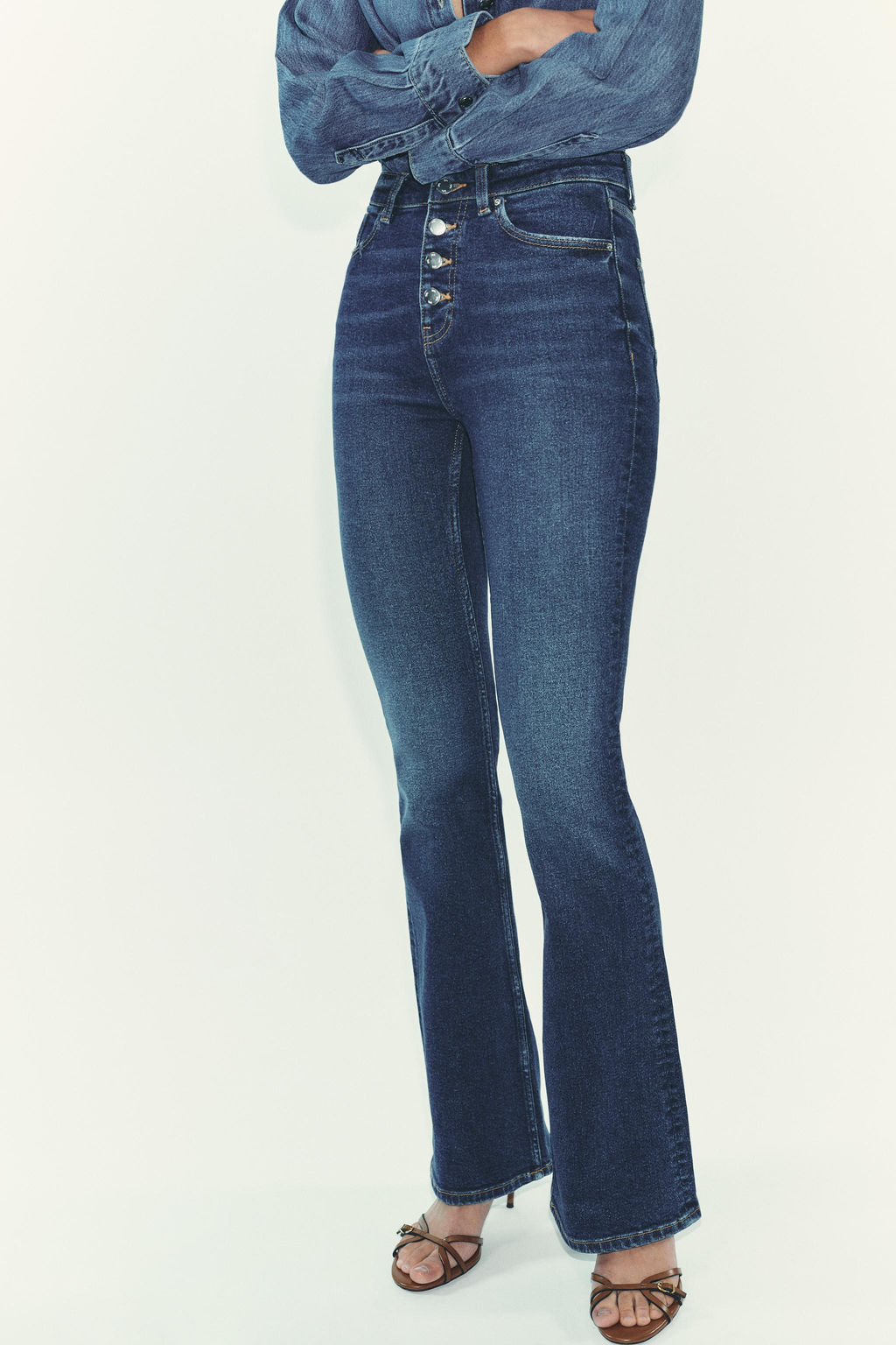 Z.06 HIGH-WAIST FLARE JEANS - Zara фото 4