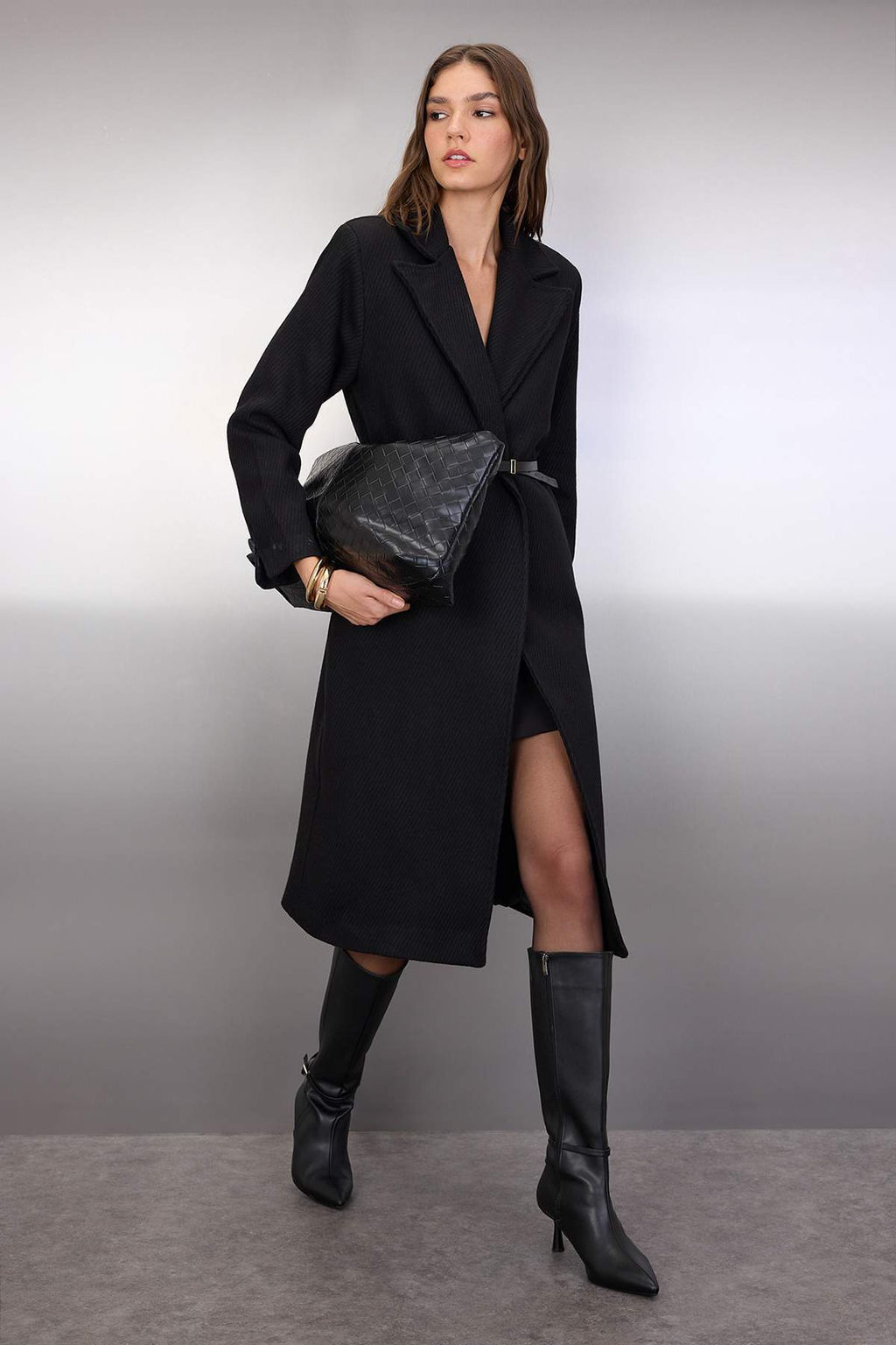 Siyah Deri Kemerli Diagonel Desenli Mono Kapama Regular Midi Kase Kaban TWOAW26KB00056 - Trendyolmilla фото 2