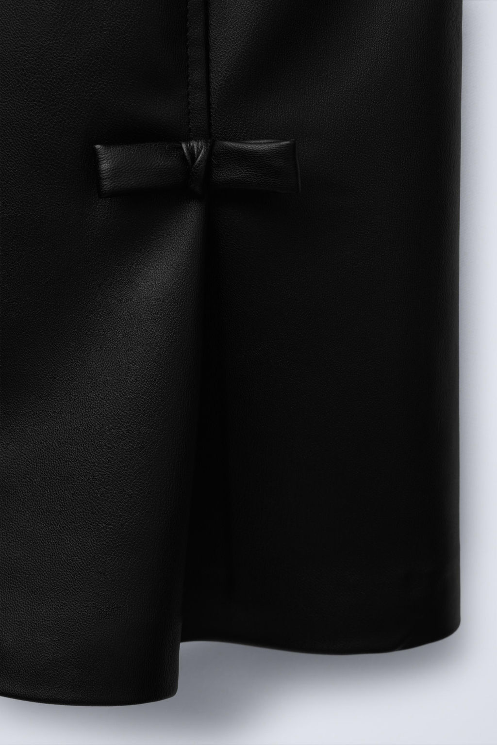 FAUX LEATHER PINAFORE DRESS WITH BOWS - Zara фото 3