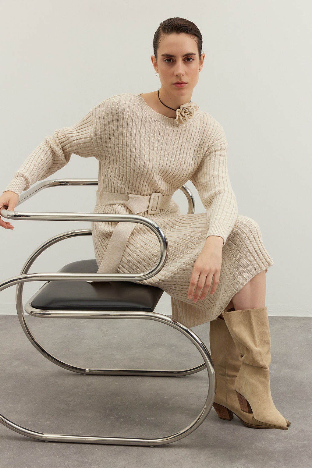 TRENDYOLMILLA Antrasit Mini Triko Kemerli Elbise TWOAW23EL00444 фото 7