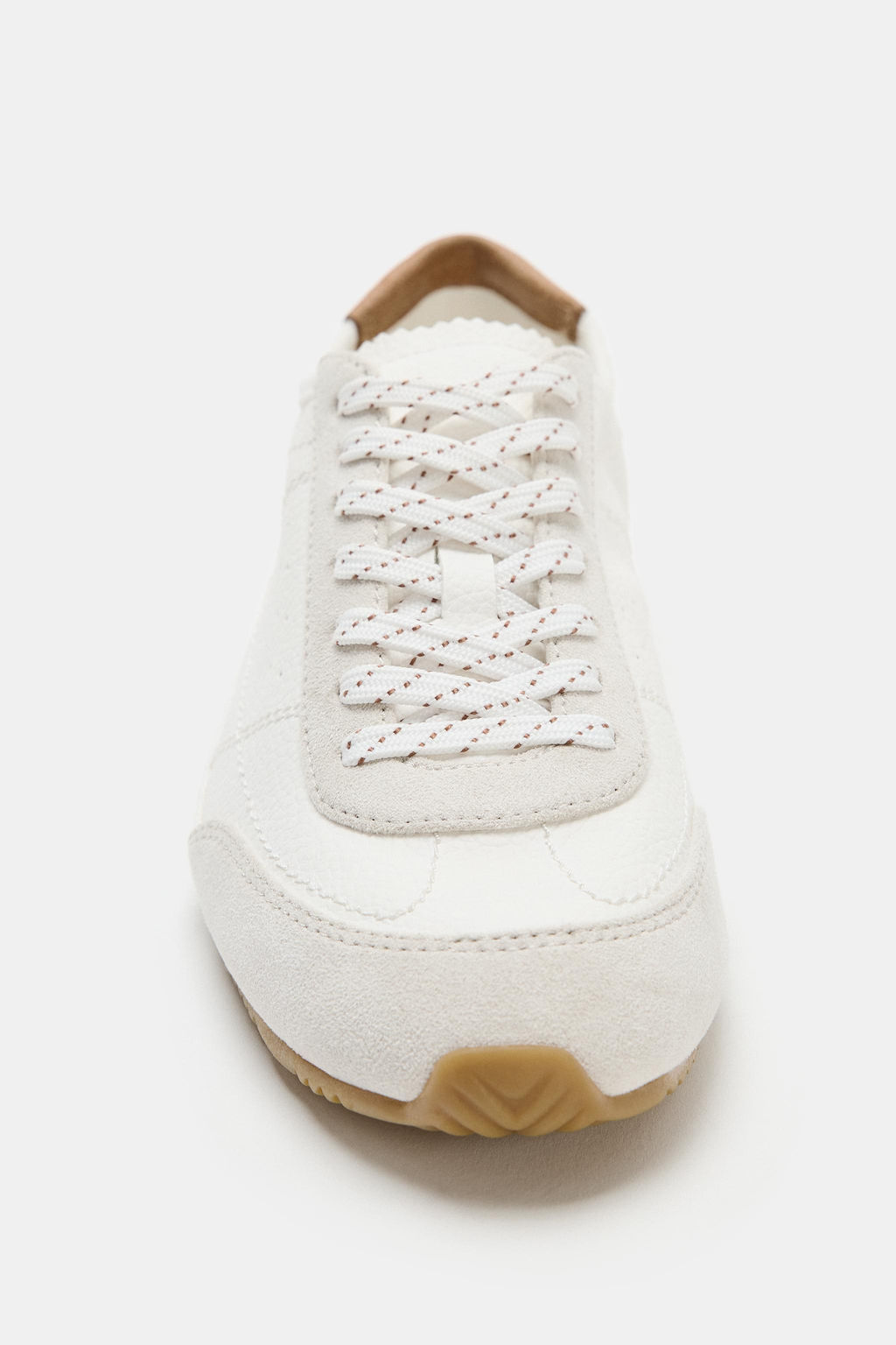 ZAPATILLA BLUCHER DETALLE TALONERA / Blanco
