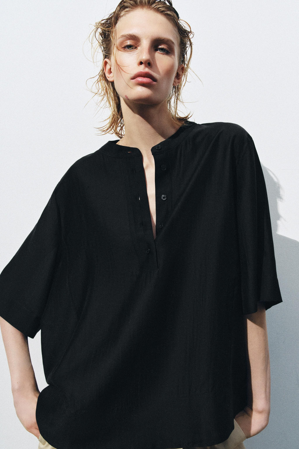 BLUSA FLUIDA MANGA CORTA ZW COLLECTION / Negro - Zara фото 4