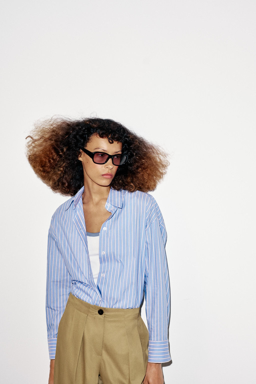 CAMISA OVERSIZE CON CAMISETA CINTUR?N / Azul / Blanco - Zara фото 2