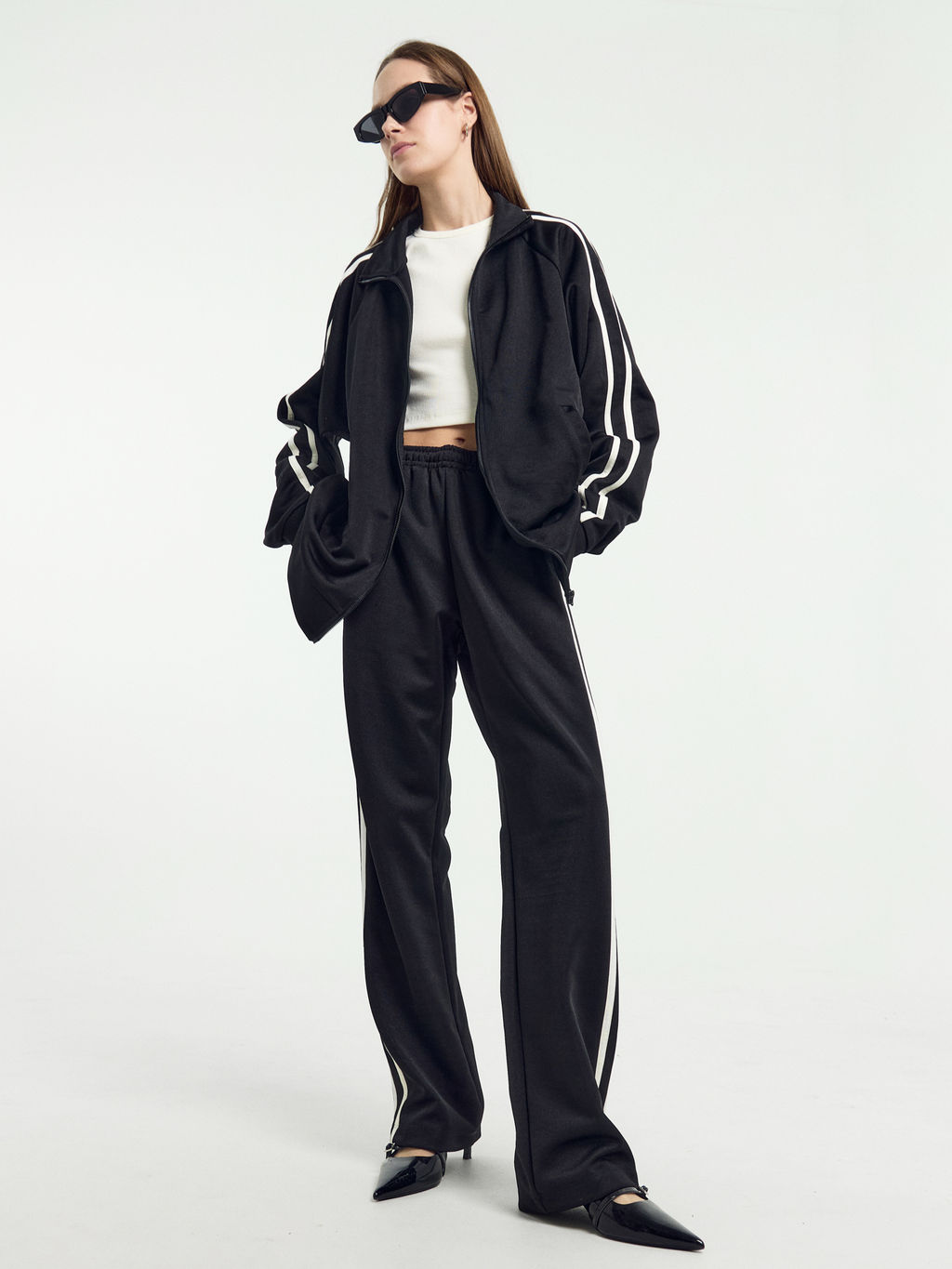 Брюки женские черные со светло-молочными лампасами черный +св.молочный 182498 - Mark formelle фото 4