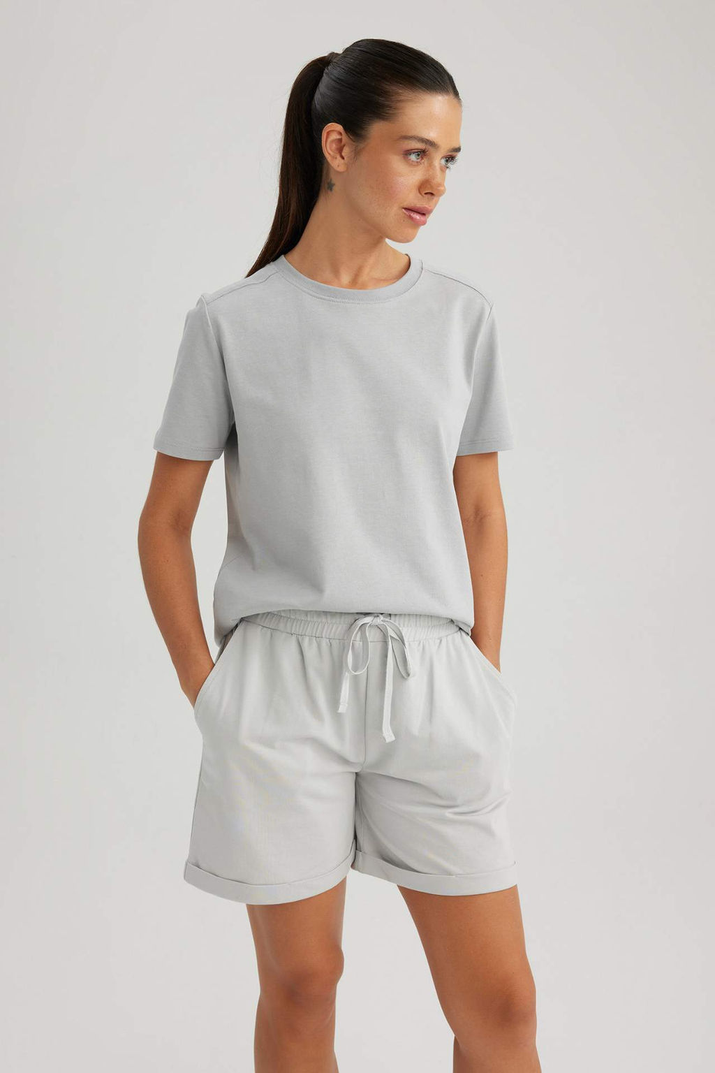 Beyaz Regular Fit Bisiklet Yaka Casual Premium Basic Duz K?sa Kollu Tisort - Defacto фото 2