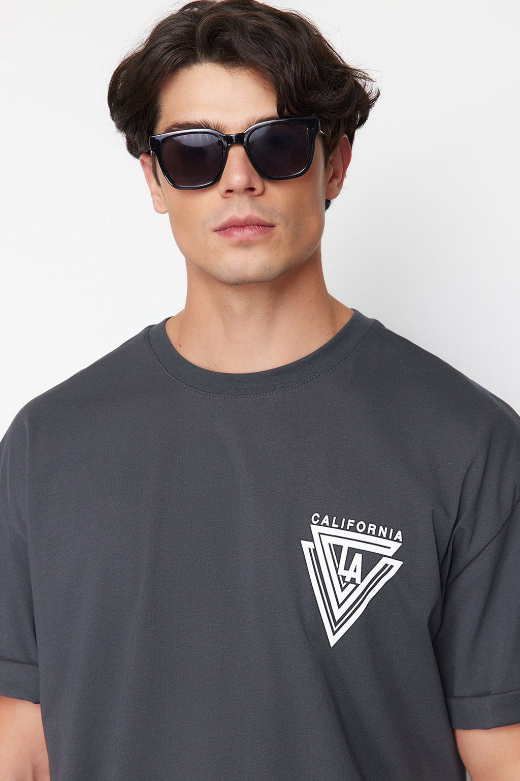 TRENDYOL MAN Oversize/Genis Kesim K?sa Kollu Sehir Bask?l? %100 Pamuklu T-Shirt TMNSS20TS1102 - Trendyolmilla фото 42