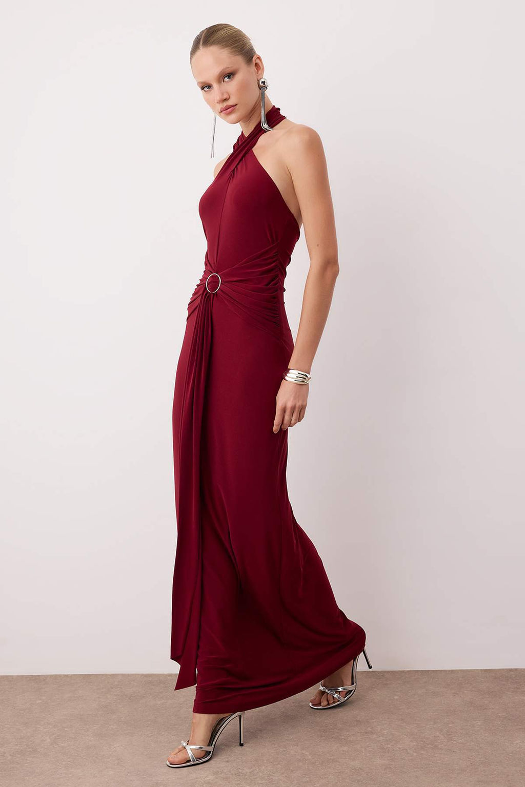 TRENDYOLMILLA Kahverengi Akseuar Detayl? Orme Uzun S?k Abiye Elbise TPRSS25AE00014 фото 7