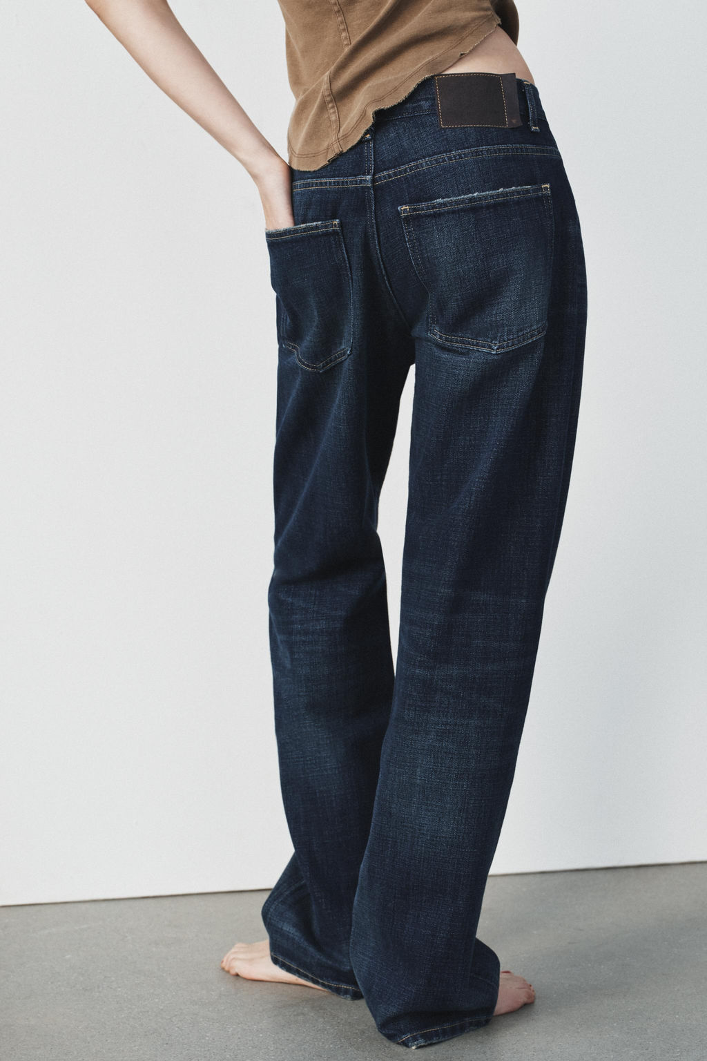 TRF LOW-RISE BAGGY TAPERED JEANS - Zara фото 4