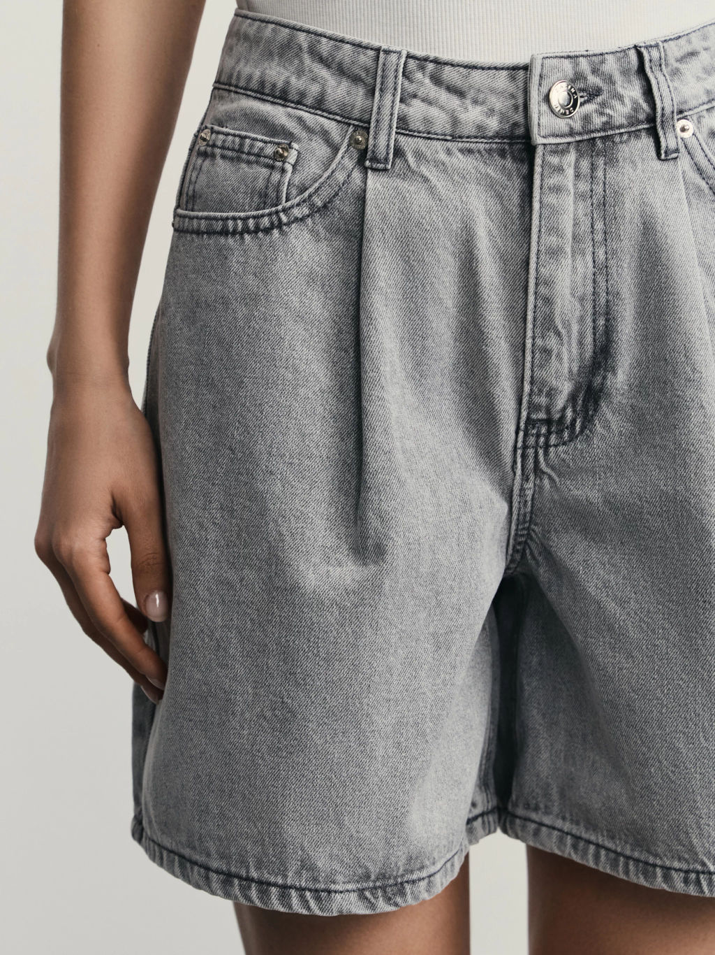 Джинсовые шорты со складками / Zarina фото 6