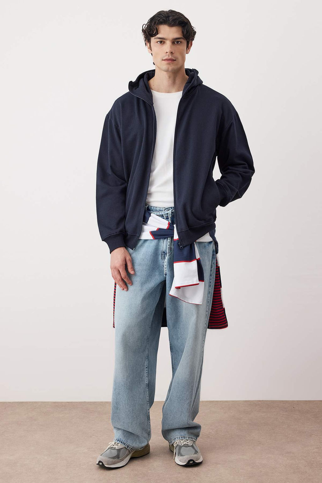 Lacivert Oversize/Genis Kesim Fermuarl? S?cak Tutan Kapusonlu Sweatshirt-H?rka TMNAW24SW00049