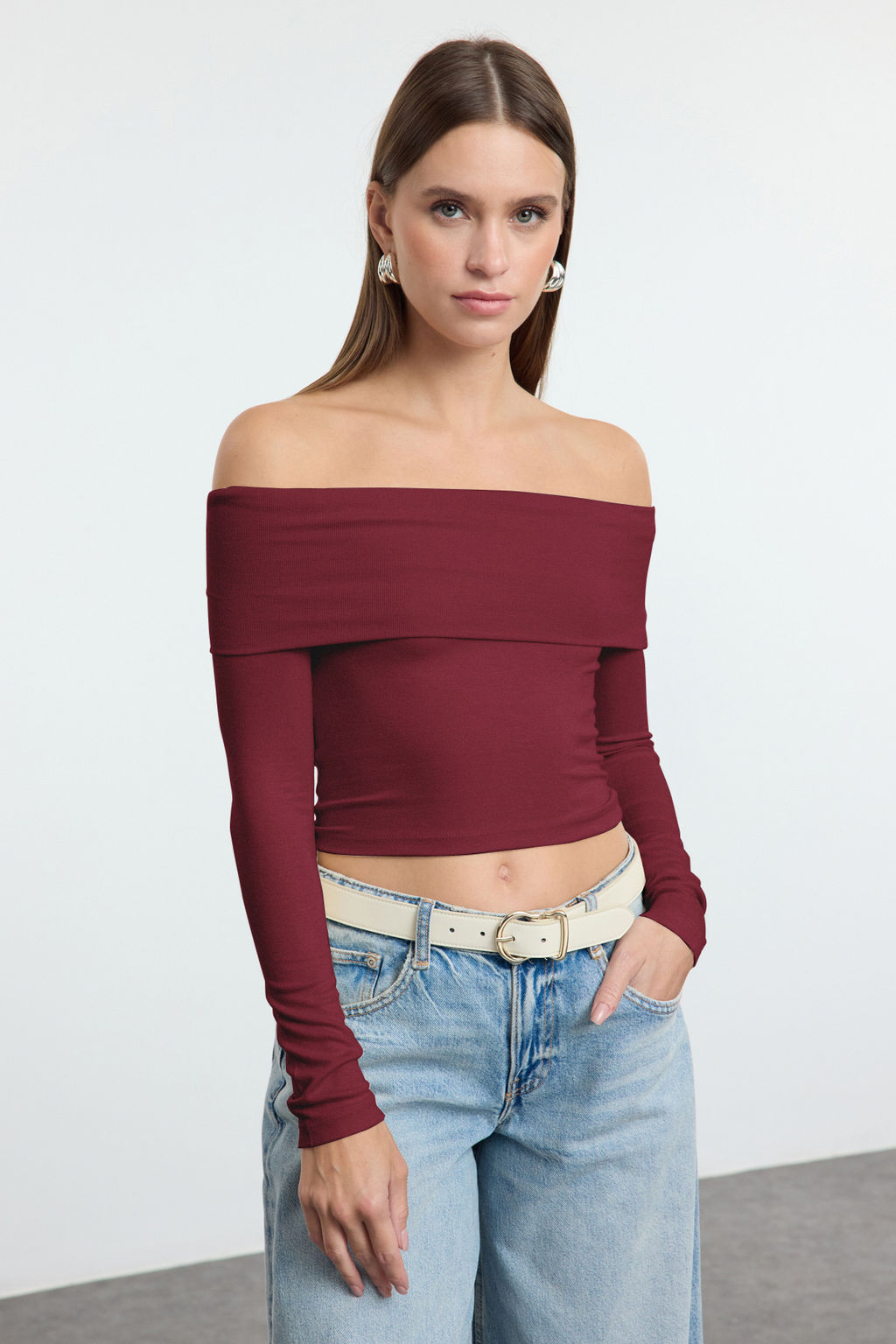 Trendyolmilla Siyah Carmen Yaka Fitted/Vucuda Oturan Crop Esnek Orme Bluz TWOAW25BZ00008  фото 32