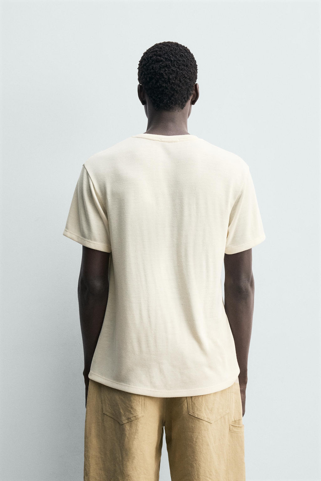 CAMISETA CUELLO PANADERO ABIERTO / Crudo