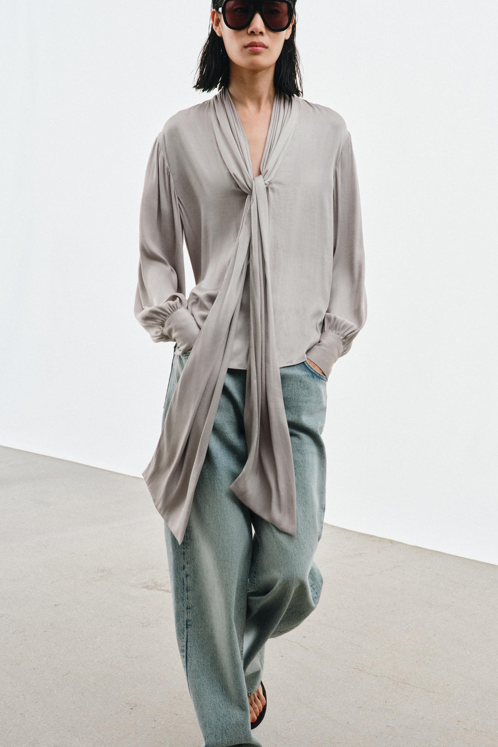 BLUSA ESCOTE LAZADA ZW COLLECTION / Gris perla - Zara фото 4