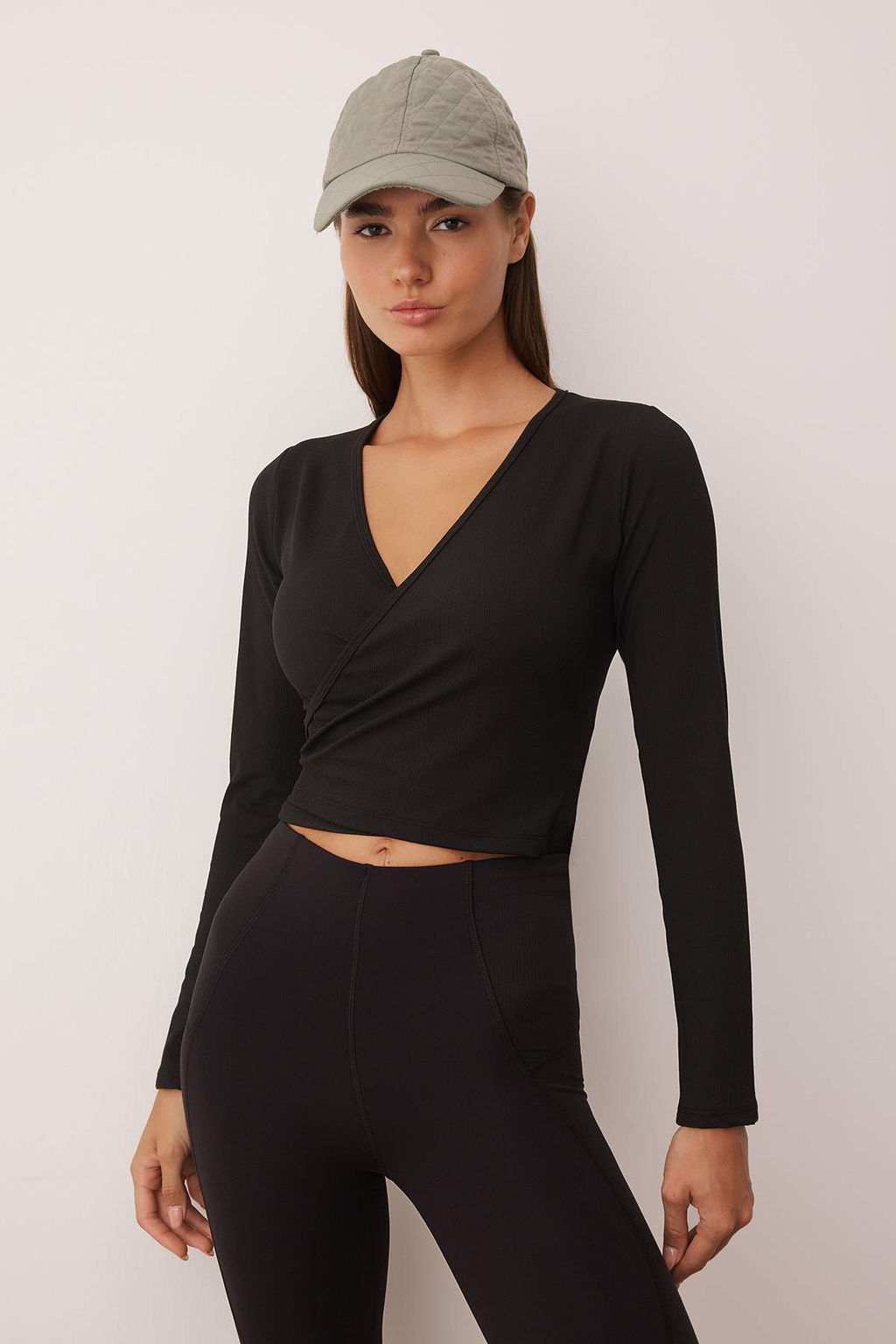 Siyah Dalg?c/Scuba Kumas Crop Orme Spor Ust/Bluz THMAW26BZ00005