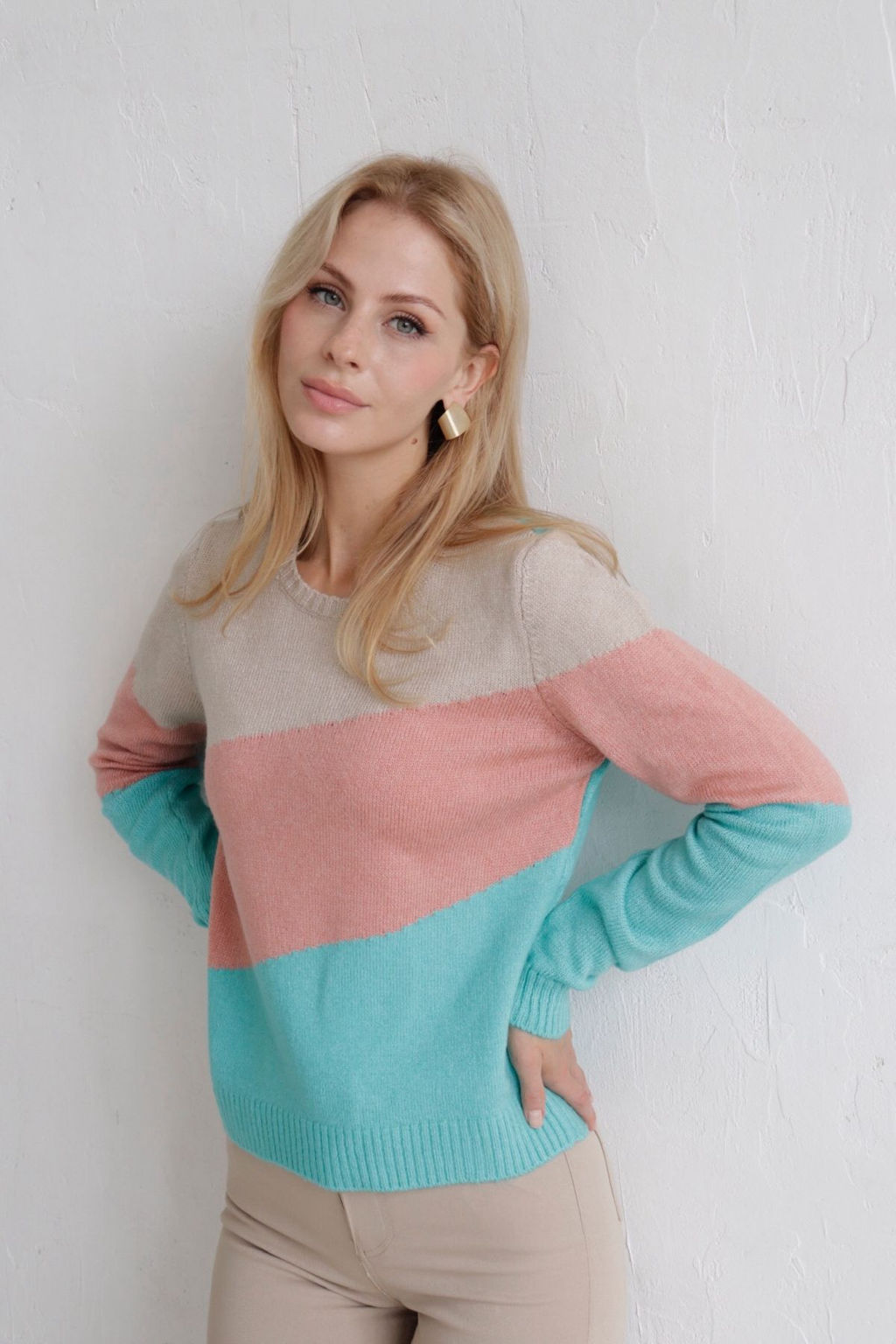 Джемпер колор блок в цвете тиффани-пудра-беж - Martichelli фото 4