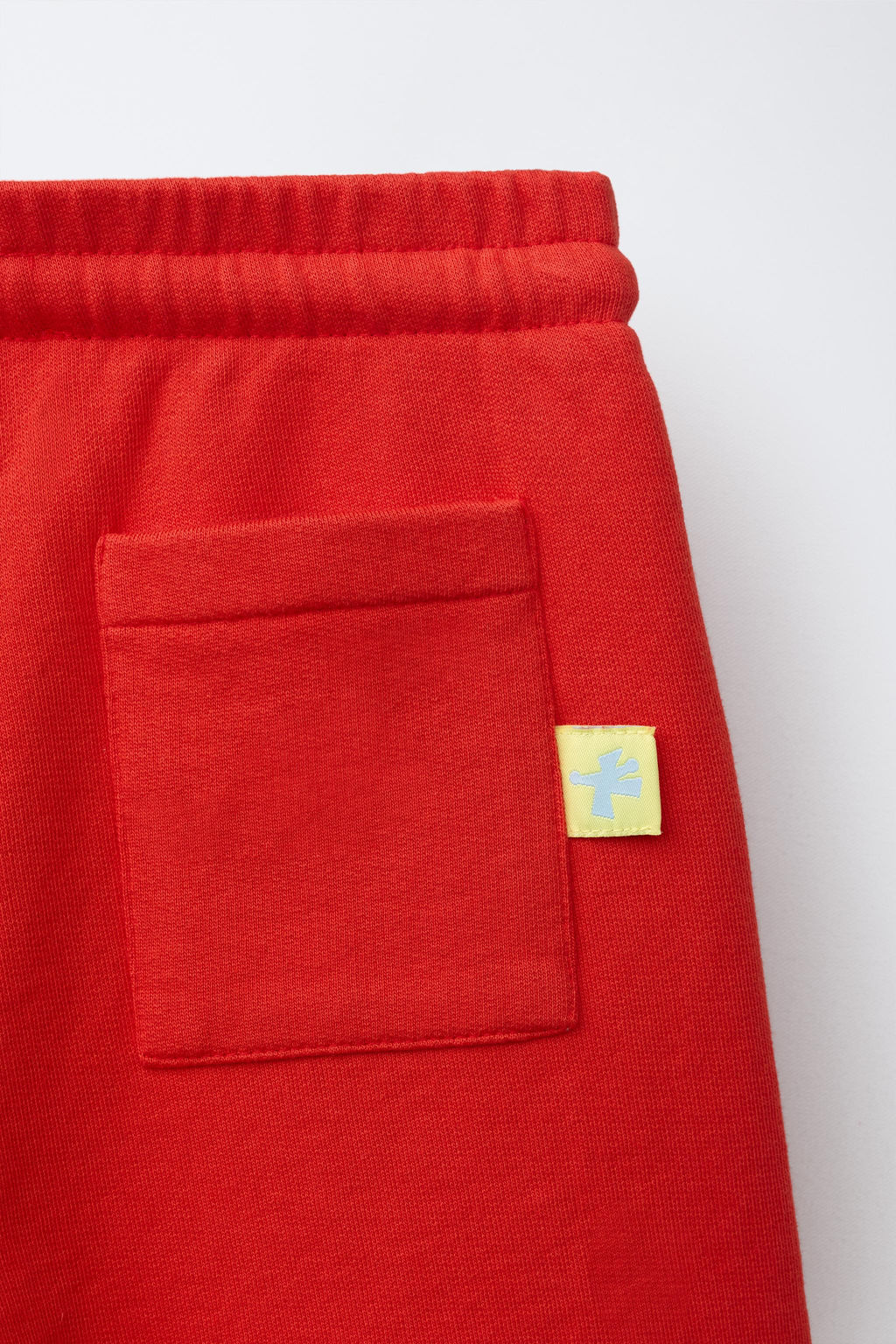 BERMUDA LOGO FELPA / Blanco / Rojo