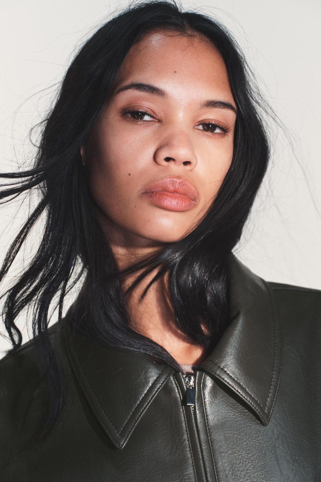 LEATHER EFFECT JACKET WITH ELASTICATED DETAILS - Zara фото 17