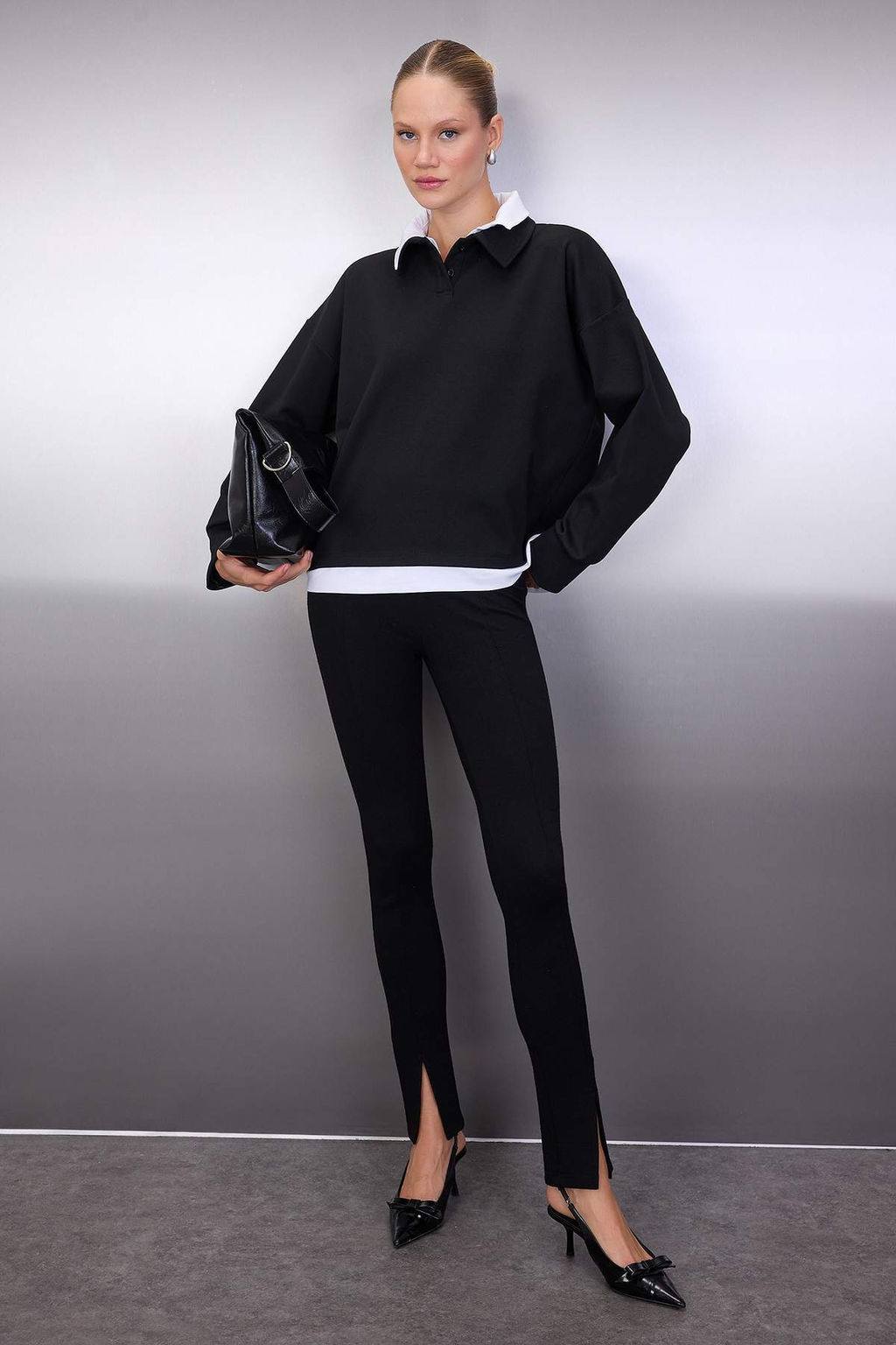 Siyah Dokuma Garnili Polo Yaka Oversize/Genis Kal?p Orme Sweatshirt TWOAW26SW00122 - Trendyolmilla фото 2