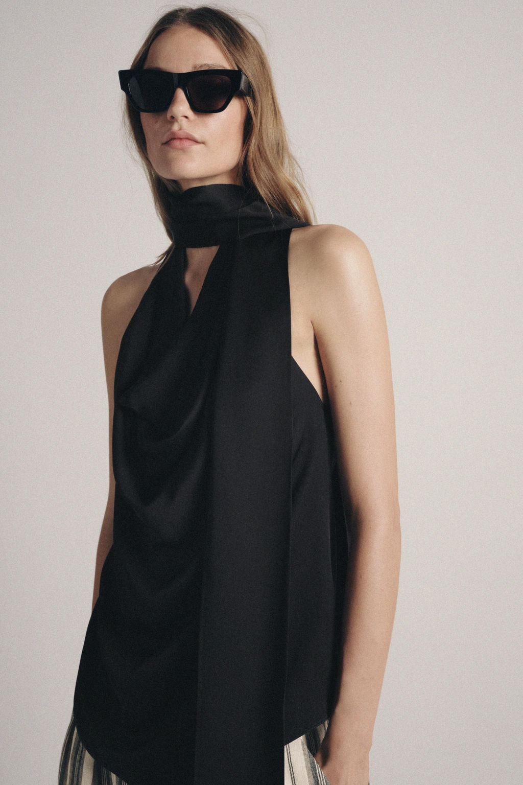 TOP HALTER PA?UELO FLECOS ZW COLLECTION / Negro - Zara фото 4