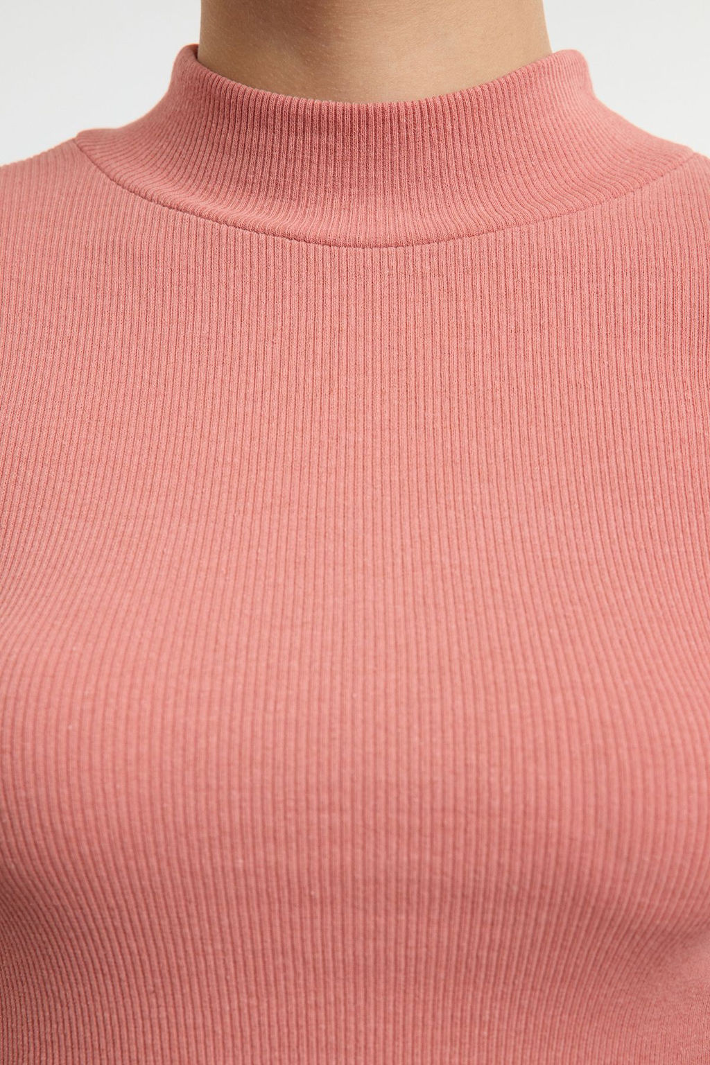 Trendyolmilla Bej Fitted/Vucuda Oturan Dik Yaka Uzun Kol Fitilli Esnek Orme Bluz TWOAW21BZ0423 фото 8