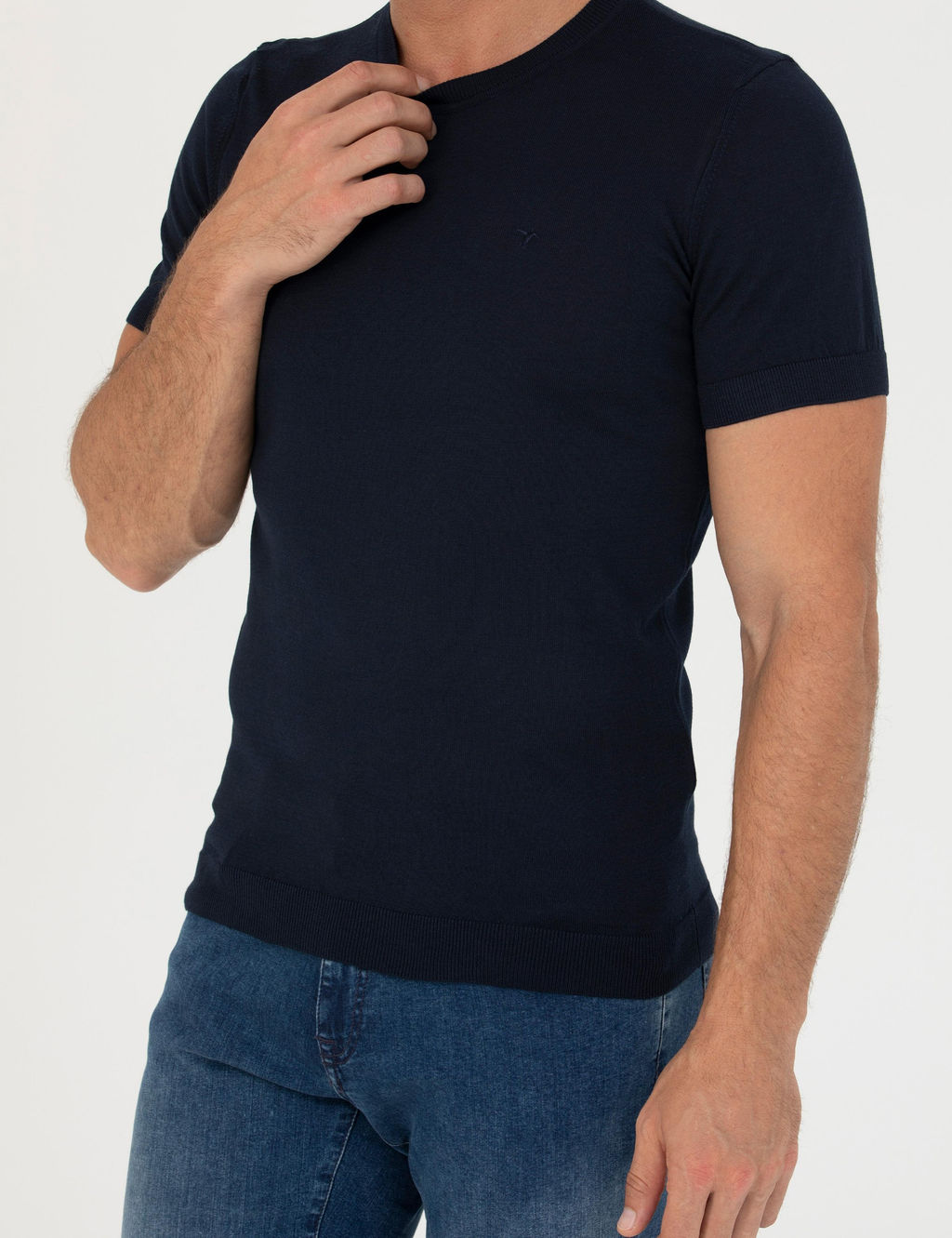 Темно-синяя приталенная трикотажная футболка с круглым вырезом - Cacharel фото 6