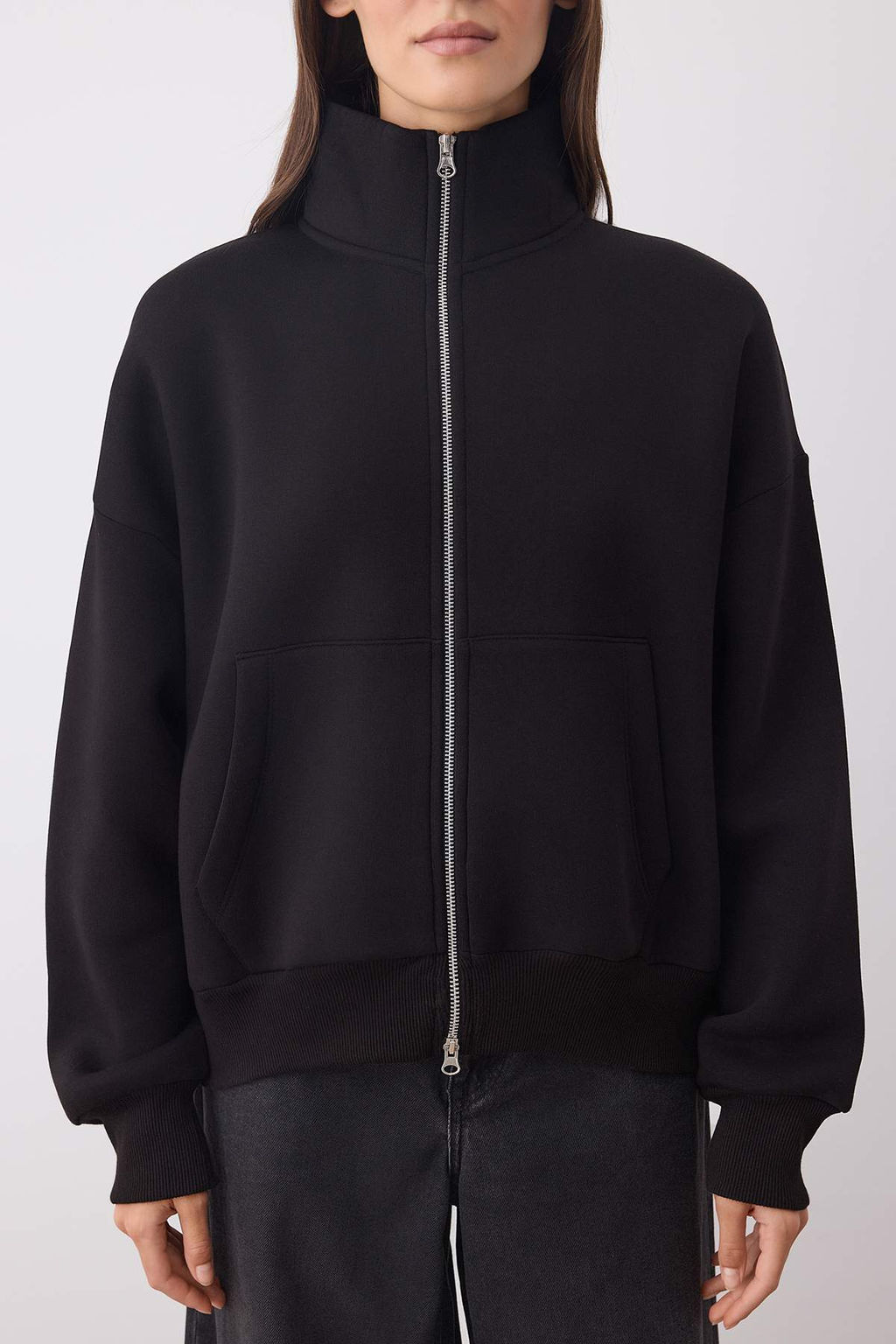 Siyah Oversize/Genis Kal?p Fermuarl? Dik Yaka Kal?n Orme Sweatshirt TWOAW26SW00070