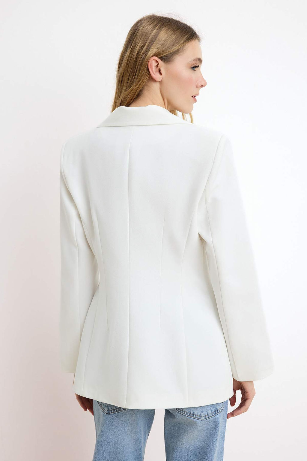 Beyaz Fitted/Vucuda Oturan Aksesuar Dugmeli Yaka Detayl? Astarl? Vatkal? Blazer Ceket TWOSS26BC00028 - Trendyolmilla фото 4
