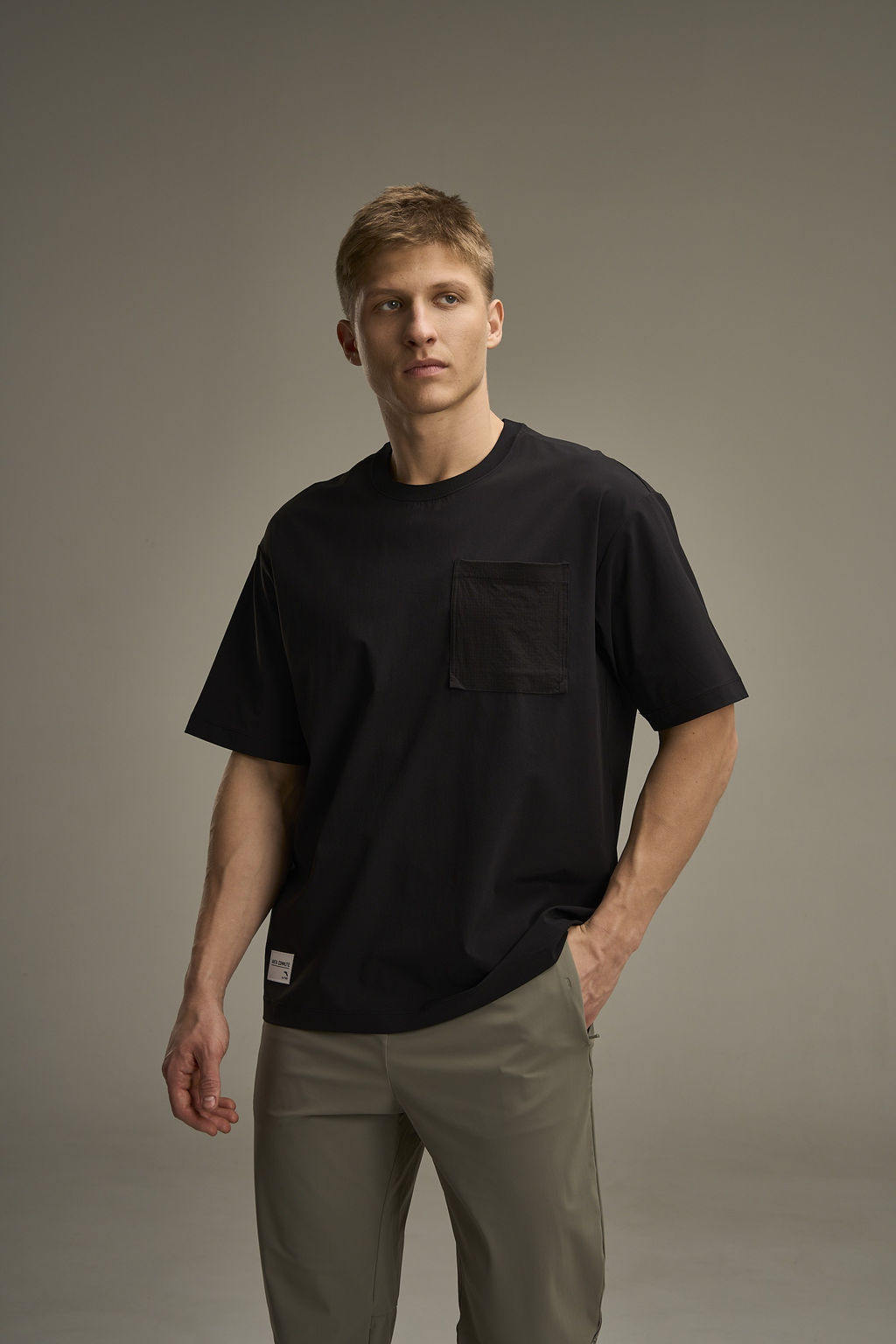 Футболка Черный COMMUTE SS Woven Tee