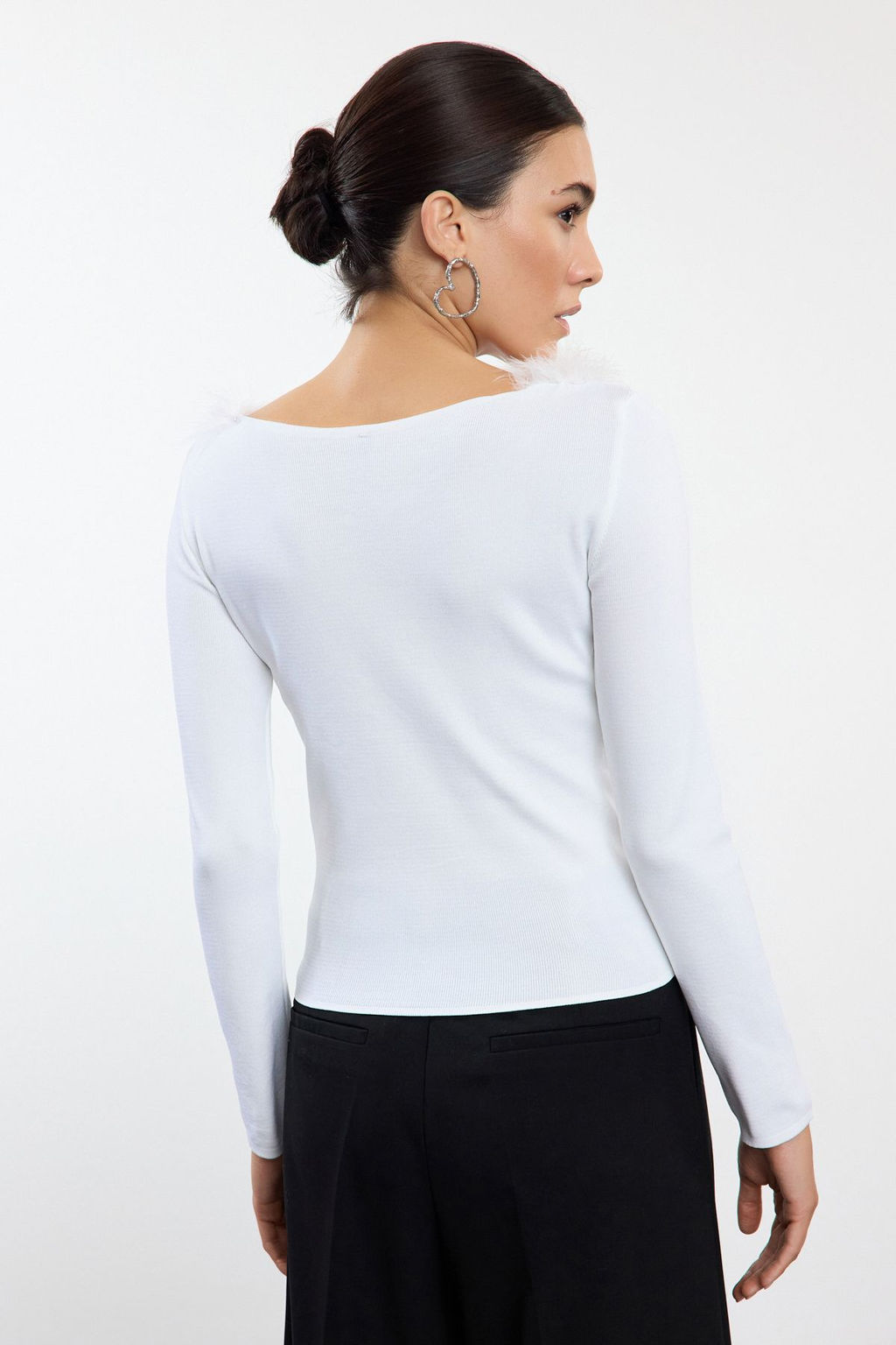 Siyah Kay?k ve Yaka Detayl?. Fitted/Vucudu Saran Triko Kazak TWOAW25KZ00132 - Trendyolmilla фото 10