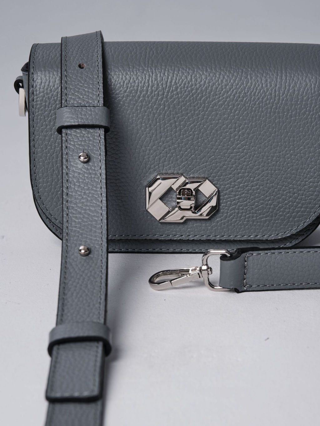 Сумка на плечо Deboro 30879 серый дым