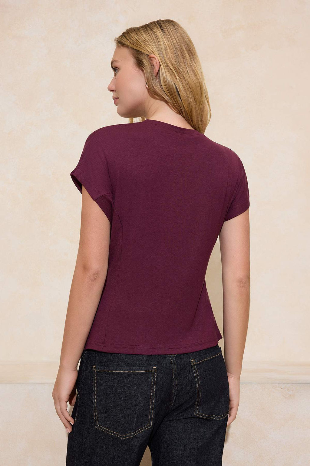 Murdum Relaxed/Rahat Kal?p Kay?k Yaka Buzgulu Yumusak Orme T-Shirt TWOSS26BZ00270