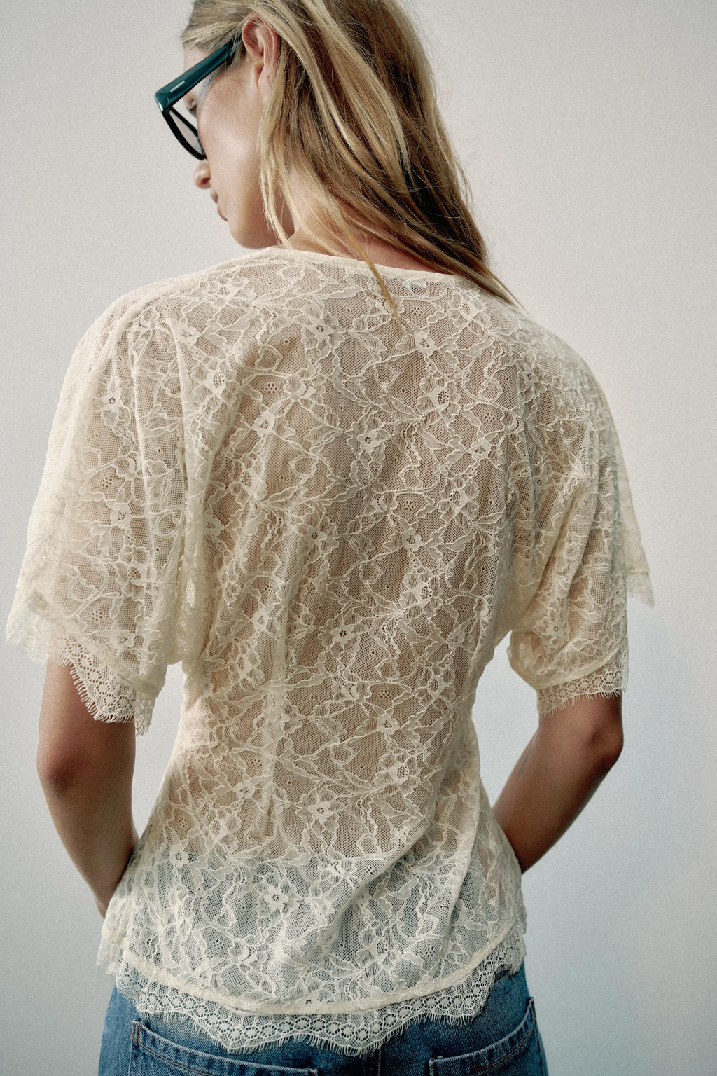 TOP ENCAJE BOTONES / Crema - Zara фото 6