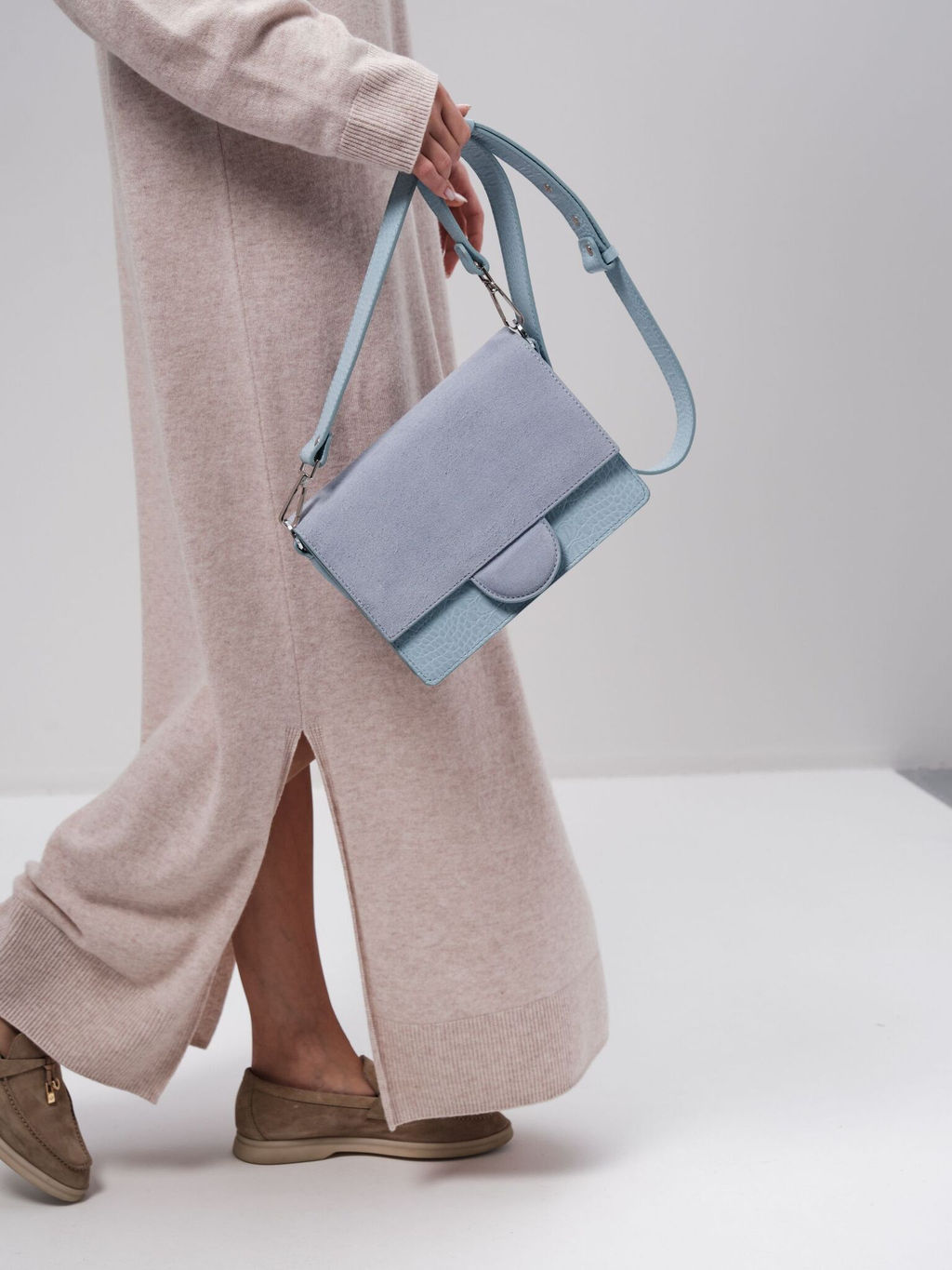 Сумка замшевая Deboro 30574 голубая вода