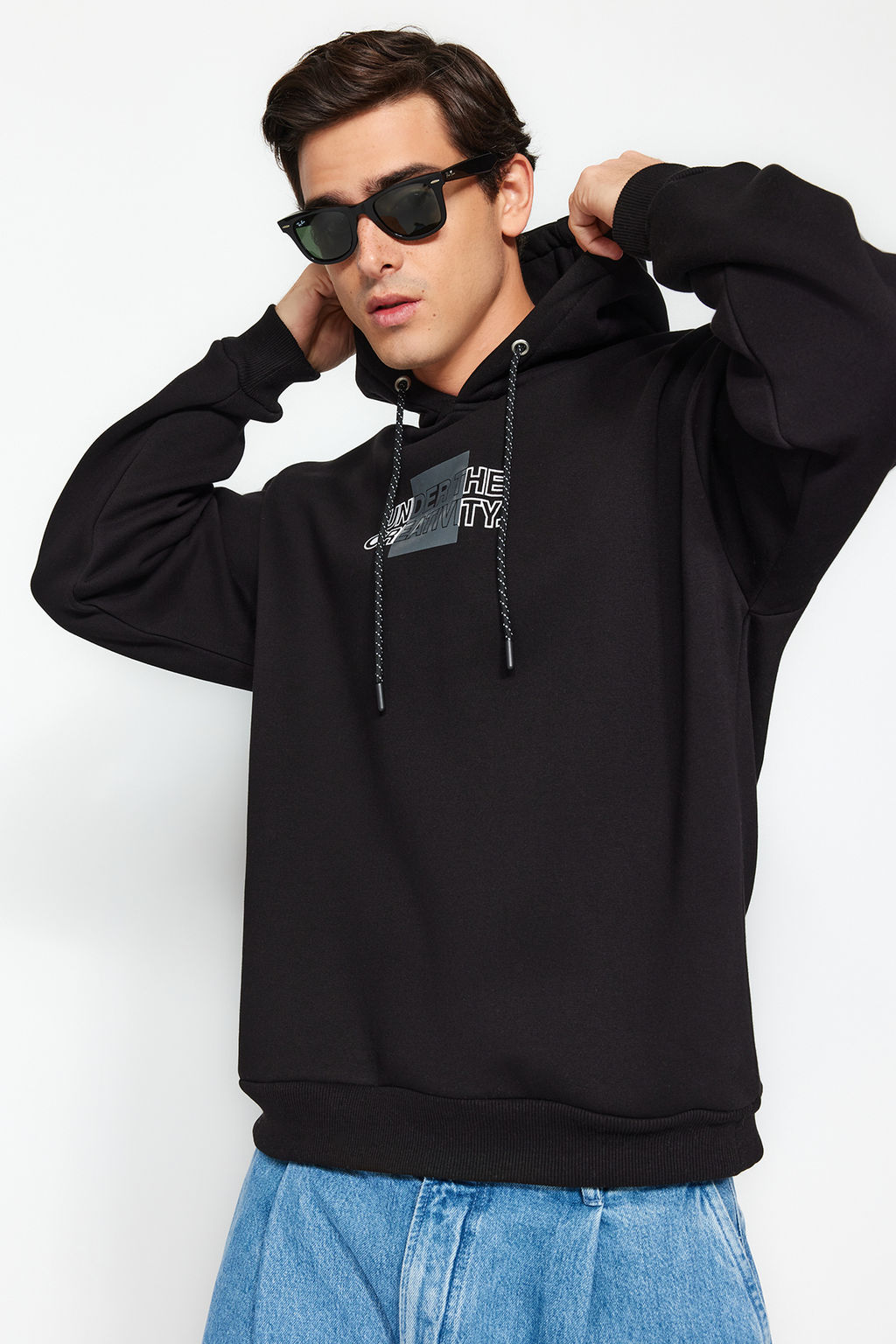 TRENDYOL MAN Siyah %100 Pamuk Oversize/Genis Kesim Kapusonlu Uzun Kol S?rt Yaz? Bask?l? Sweatshirt TMNAW24SW00220 - Trendyolmilla фото 3