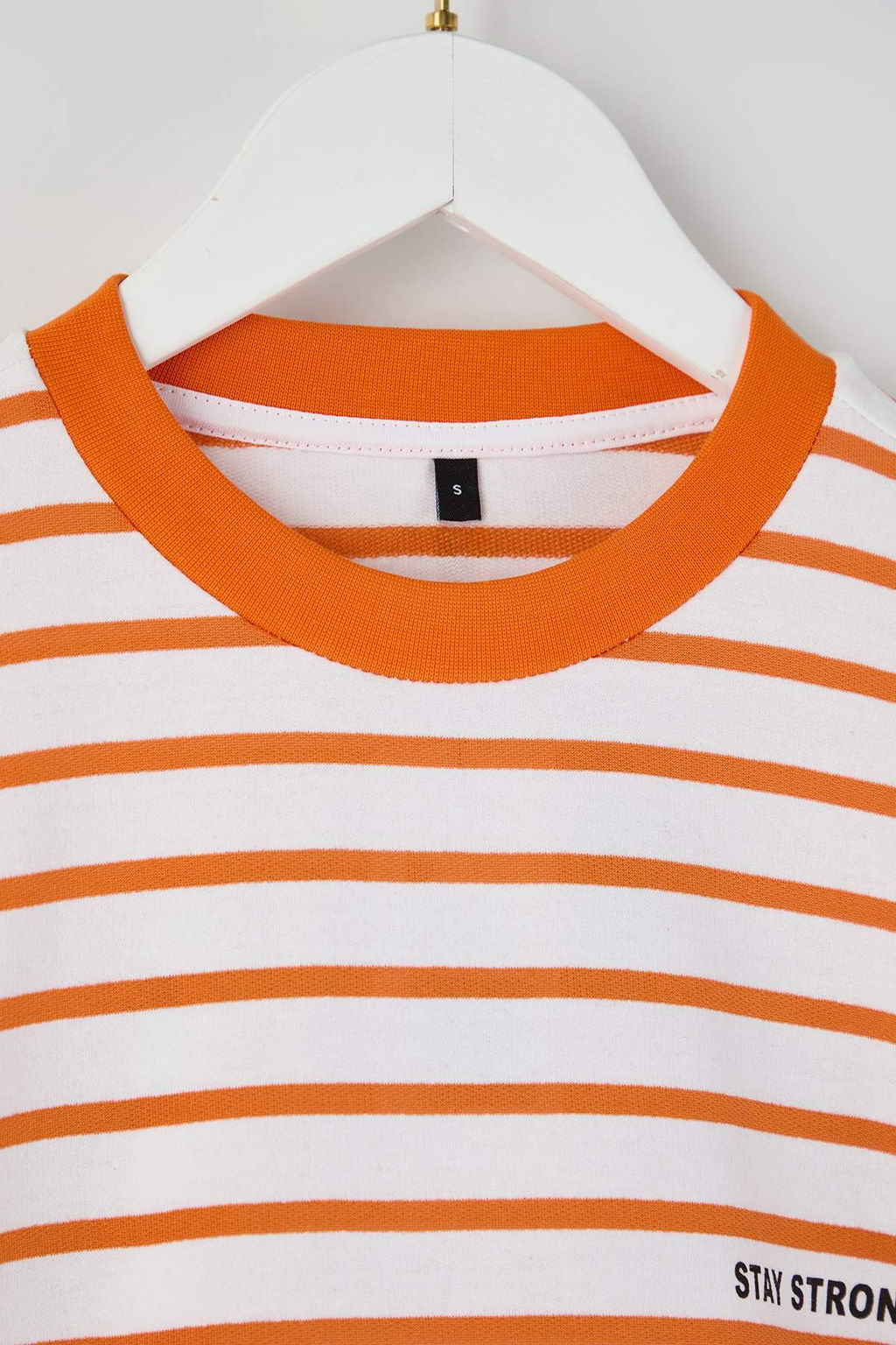 Teen Turuncu Cizgili Slogan S?rt Bask?l? Oversize/Genis Kal?p Ince Orme Sweatshirt TWOAW26SW00193 - Trendyolmilla фото 3