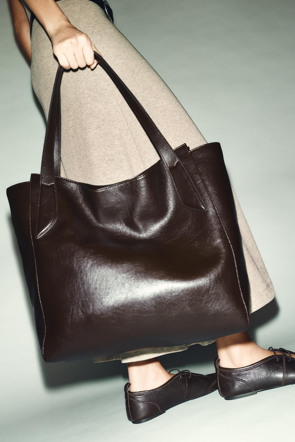 MAXI SHOPPER BAG WITH HANDLE DETAIL - Zara фото 6