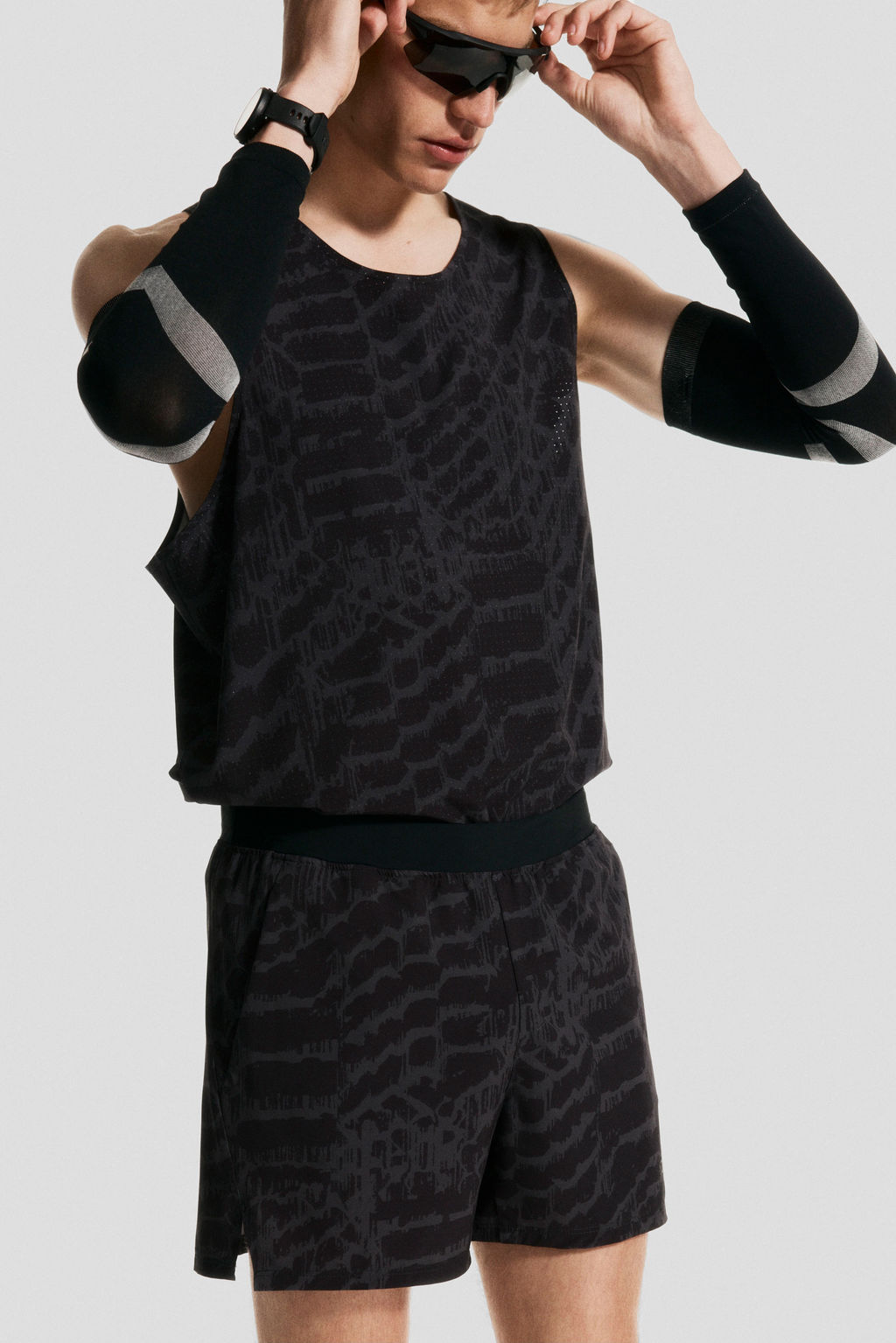 Pantal?n de deporte extracorto con DryMove - H&m фото 5