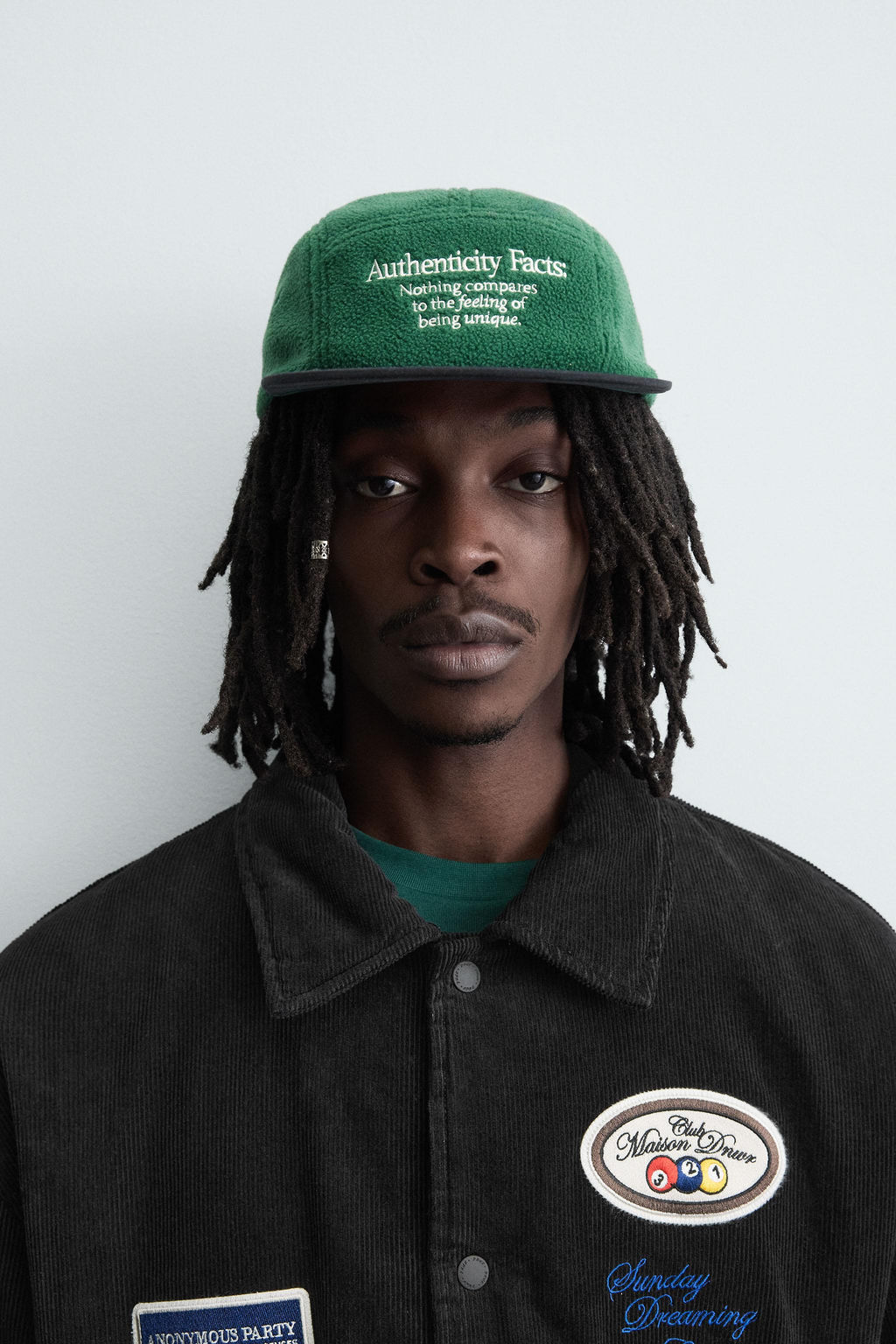 CONTRAST EMBROIDERY CAP