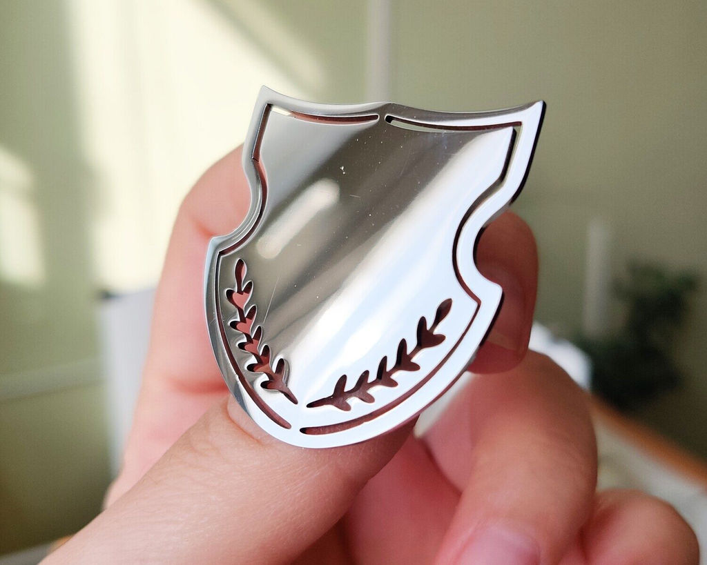 Брошь для индивидуальной гравировки