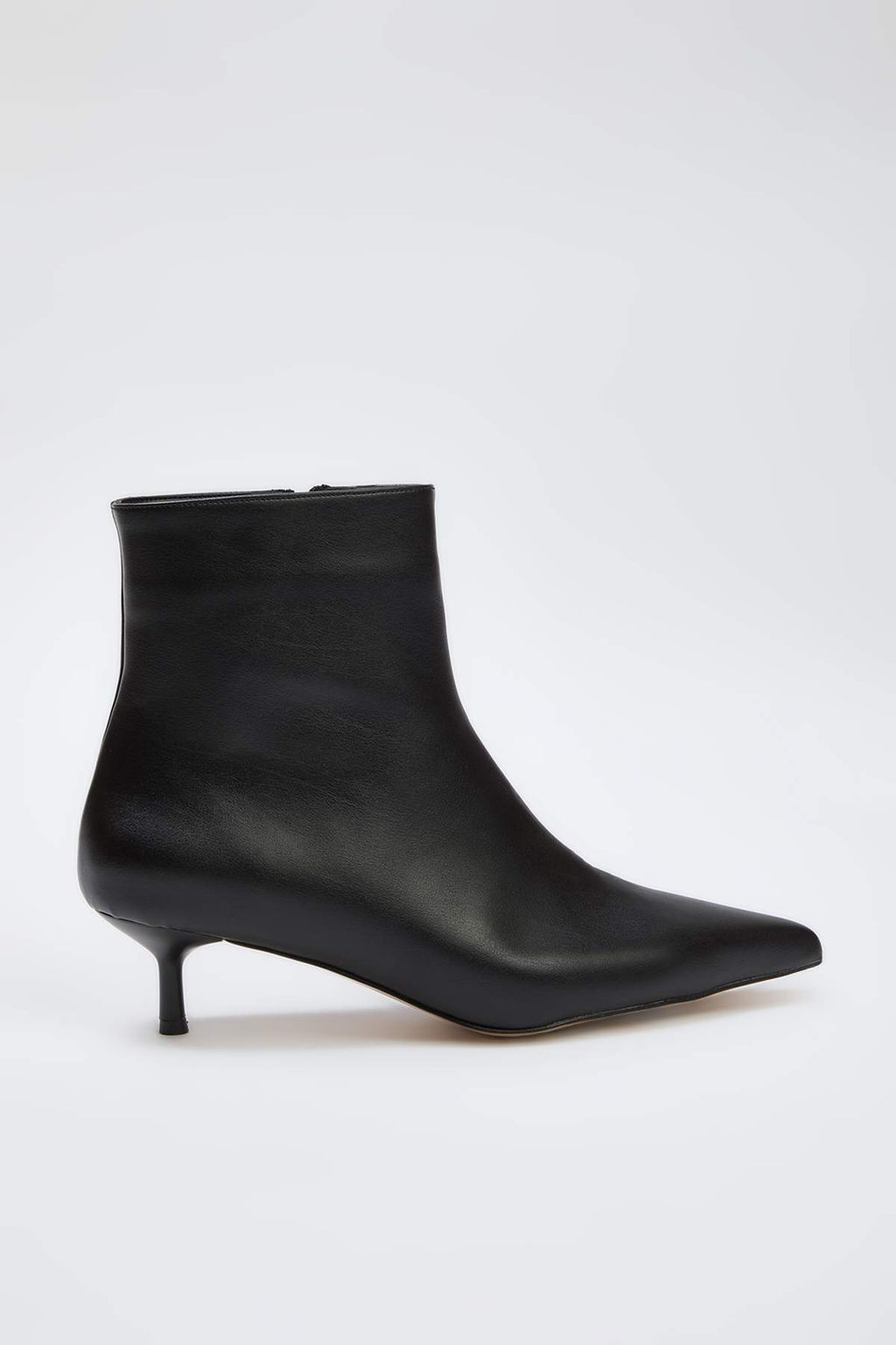 Siyah Sivri Burun Bilekte Kitten Ince Topuklu Kad?n Bot TAKAW26BO00045