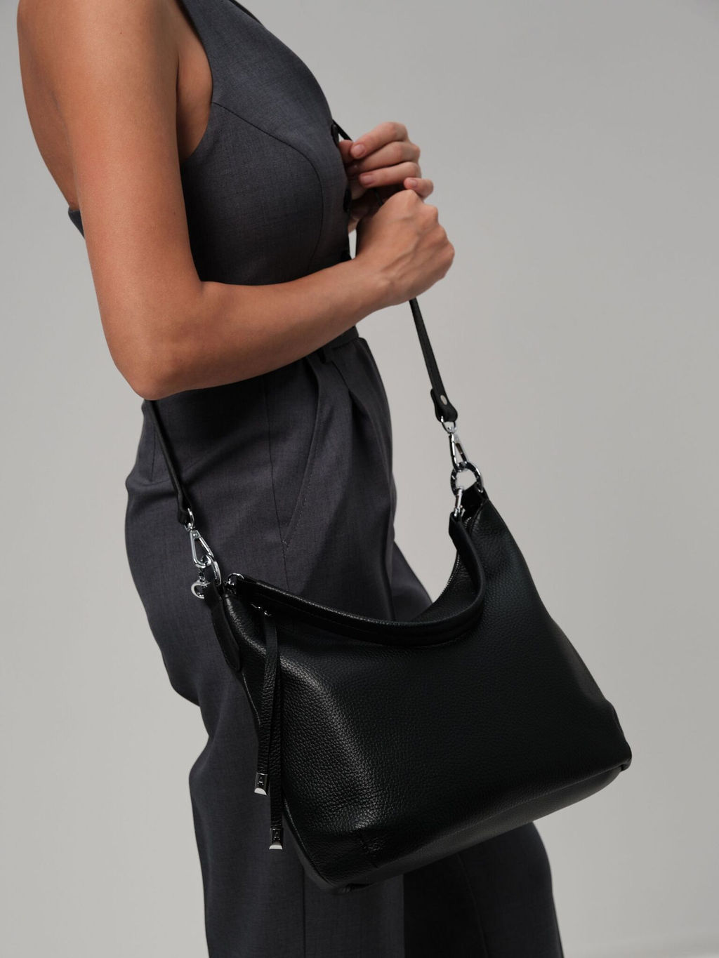 Сумка кожаная на плечо Azaro 3405 черная