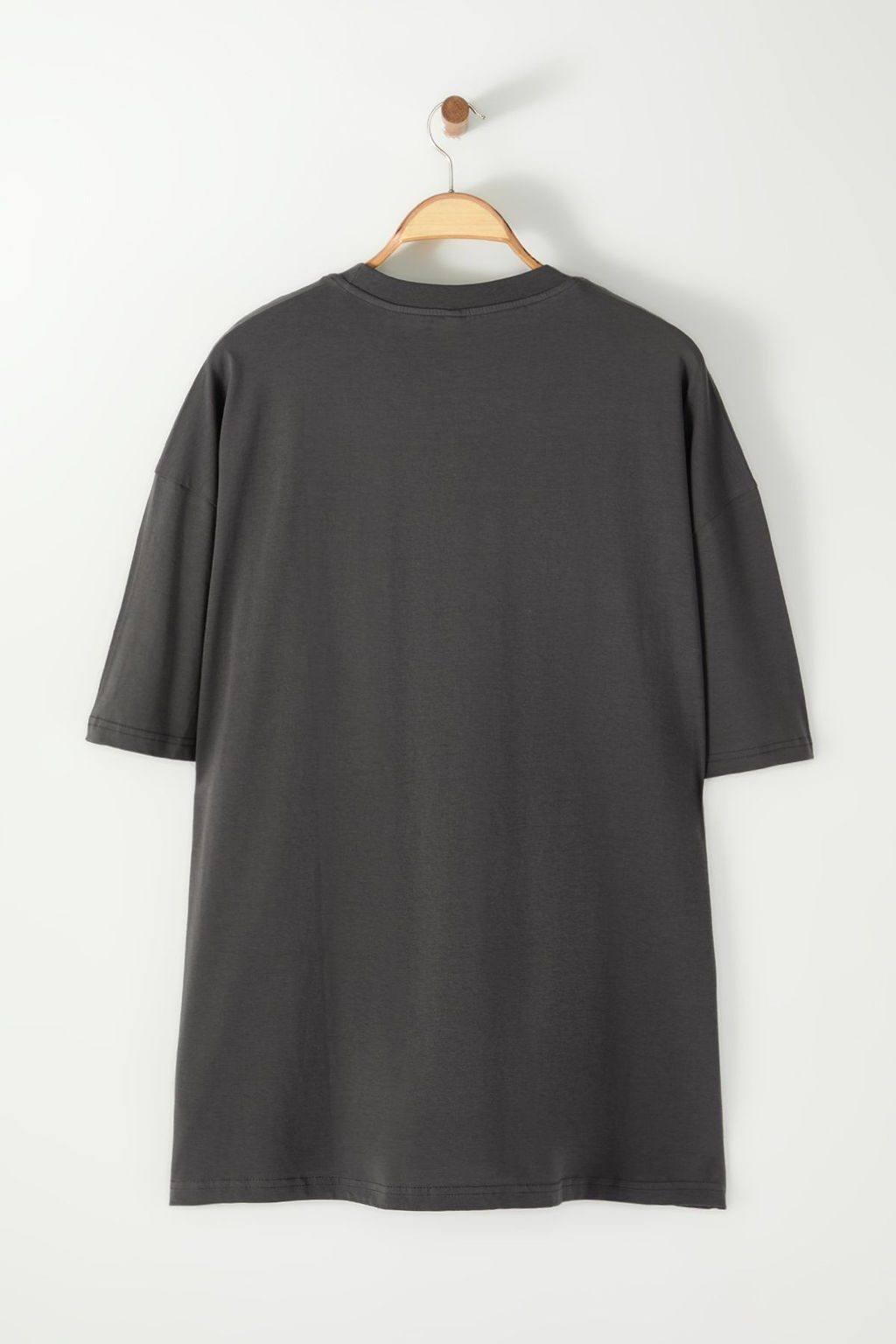 Antrasit Oversize/Genis Kesim Bisiklet Yaka Limon Bask?l? Buyuk Beden T-Shirt TMNSS25BF00002